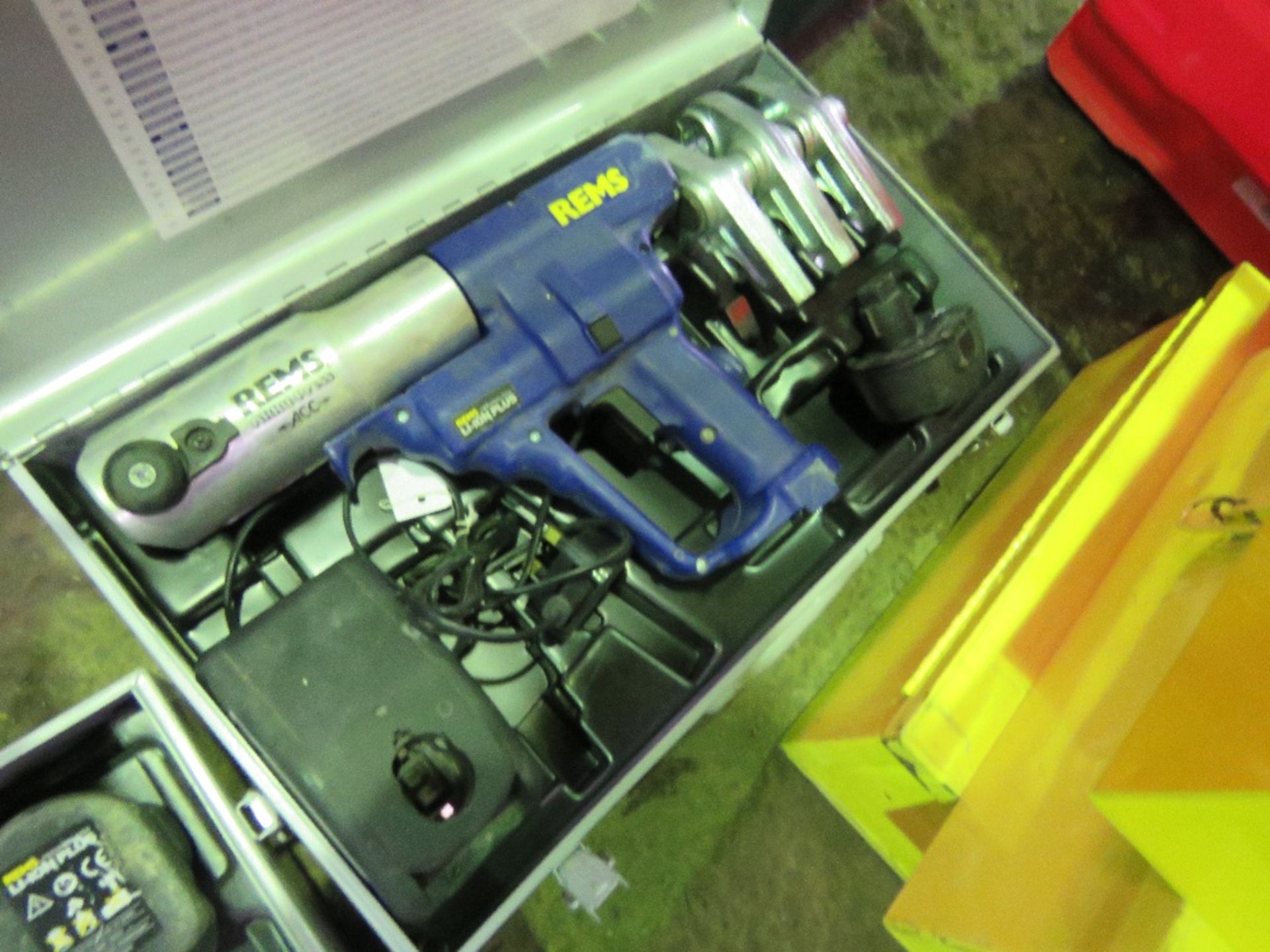 REMS AKKU-PRESS ACC BATTERY POWERED CRIMPING SET IN A CASE. SOURCED FROM LARGE CONSTRUCTION COMPANY - Image 2 of 2