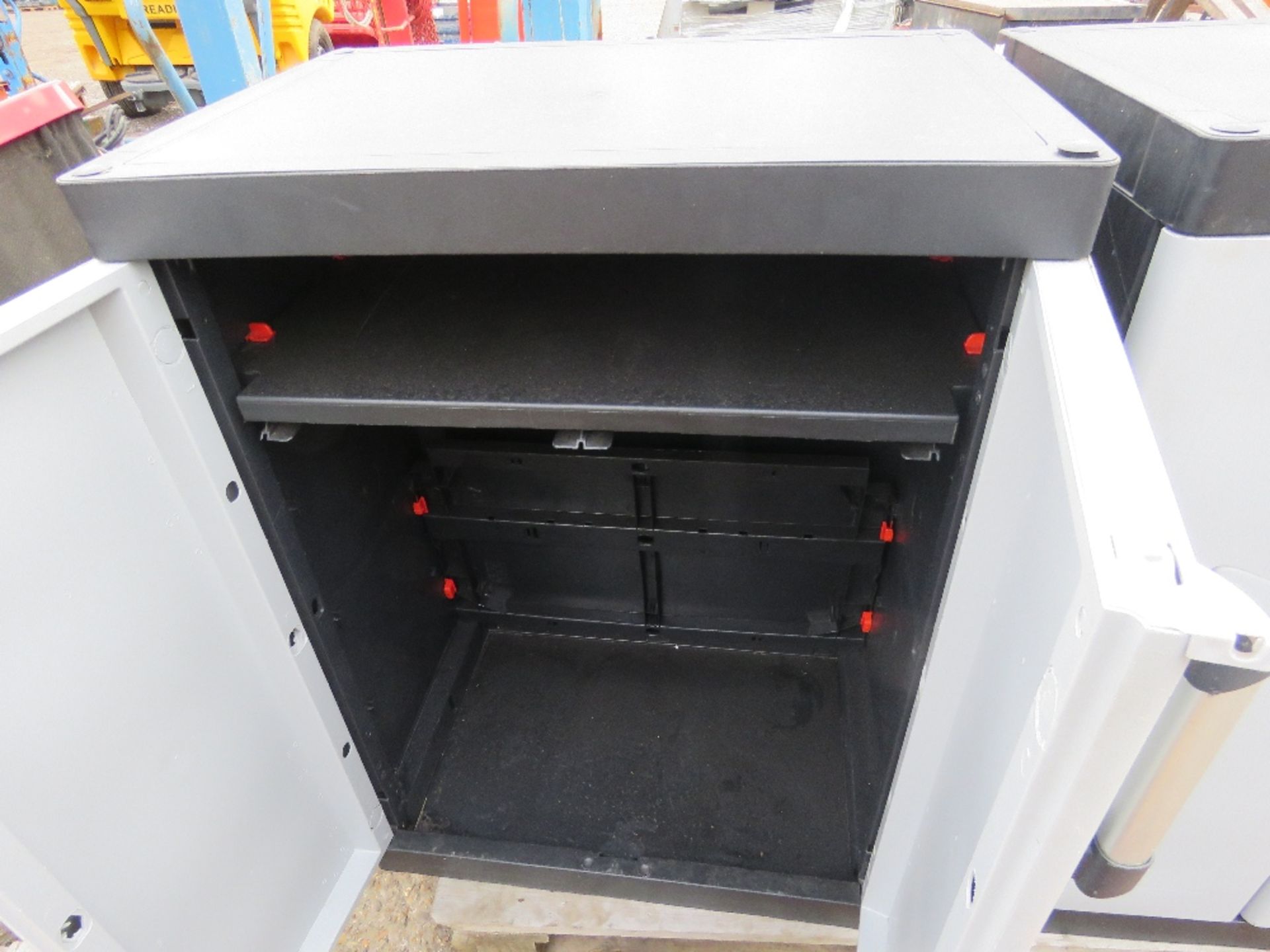 3 X PLASTIC WORKSHOP CABINETS. THIS LOT IS SOLD UNDER THE AUCTIONEERS MARGIN SCHEME, THEREFORE NO - Image 2 of 5