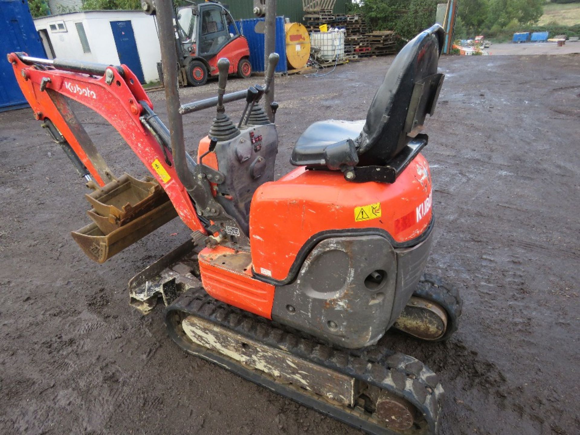 KUBOTA U10-3 MICRO EXCAVATOR WITH 3NO BUCKETS. 2816 REC HOURS. YEAR 2016 BUILD. SN:2816. DIRECT FROM - Image 6 of 9