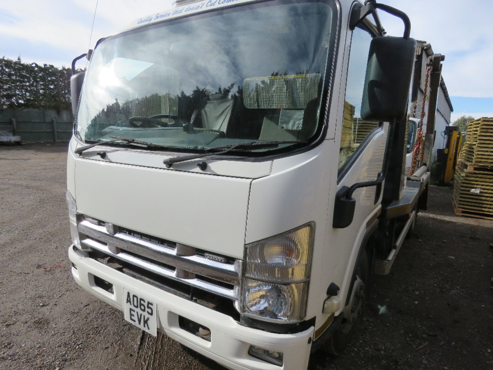ISUZU N2R N75-150 7.5 TONNE SKIP LORRY REG: AO65 EVK. FIRST REGISTERED 12/11/2015 WITH V5. (CHECKED - Image 12 of 12