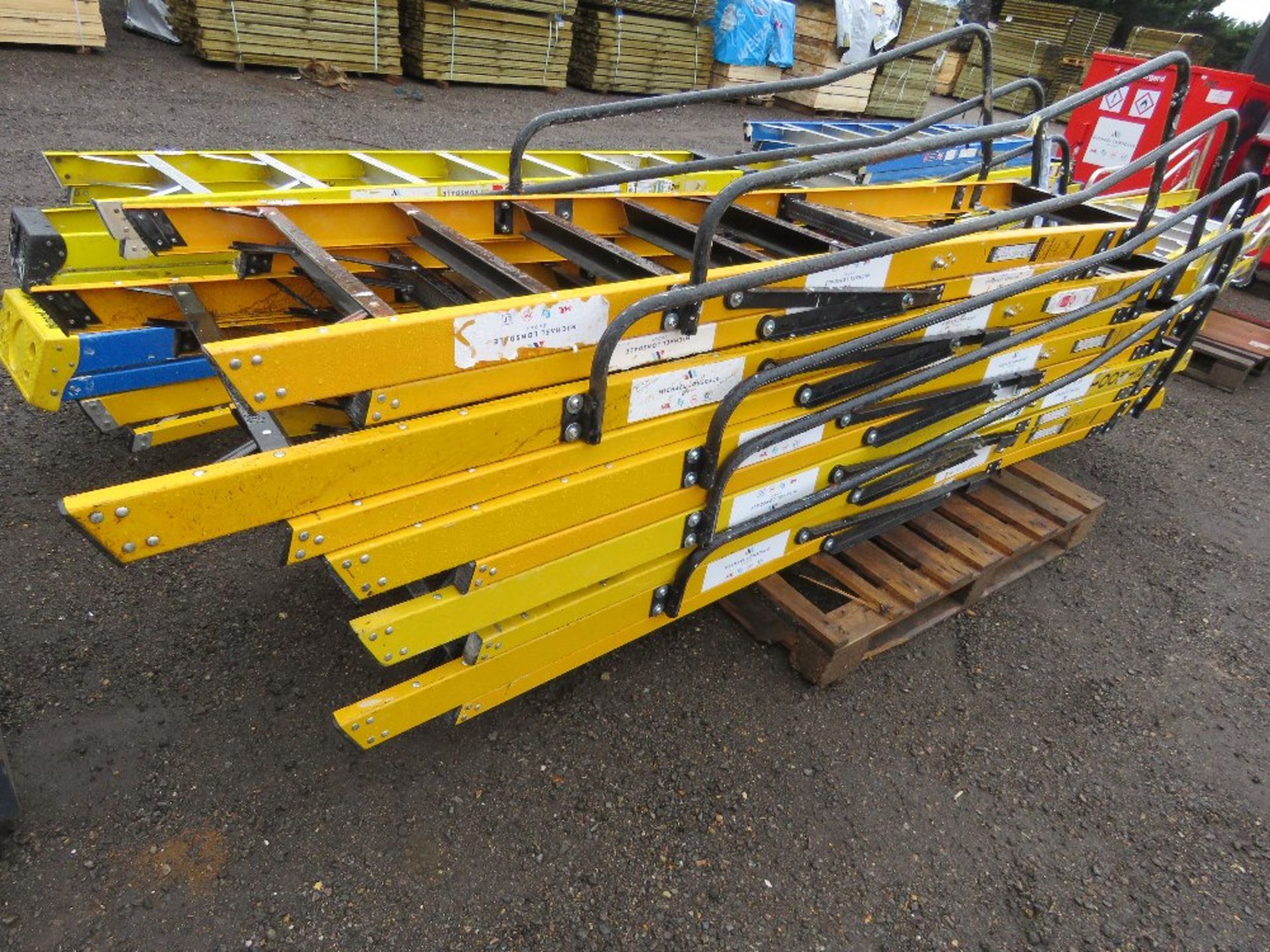 5 X GRP STEP LADDERS. SOURCED FROM LARGE CONSTRUCTION COMPANY LIQUIDATION. - Image 3 of 5