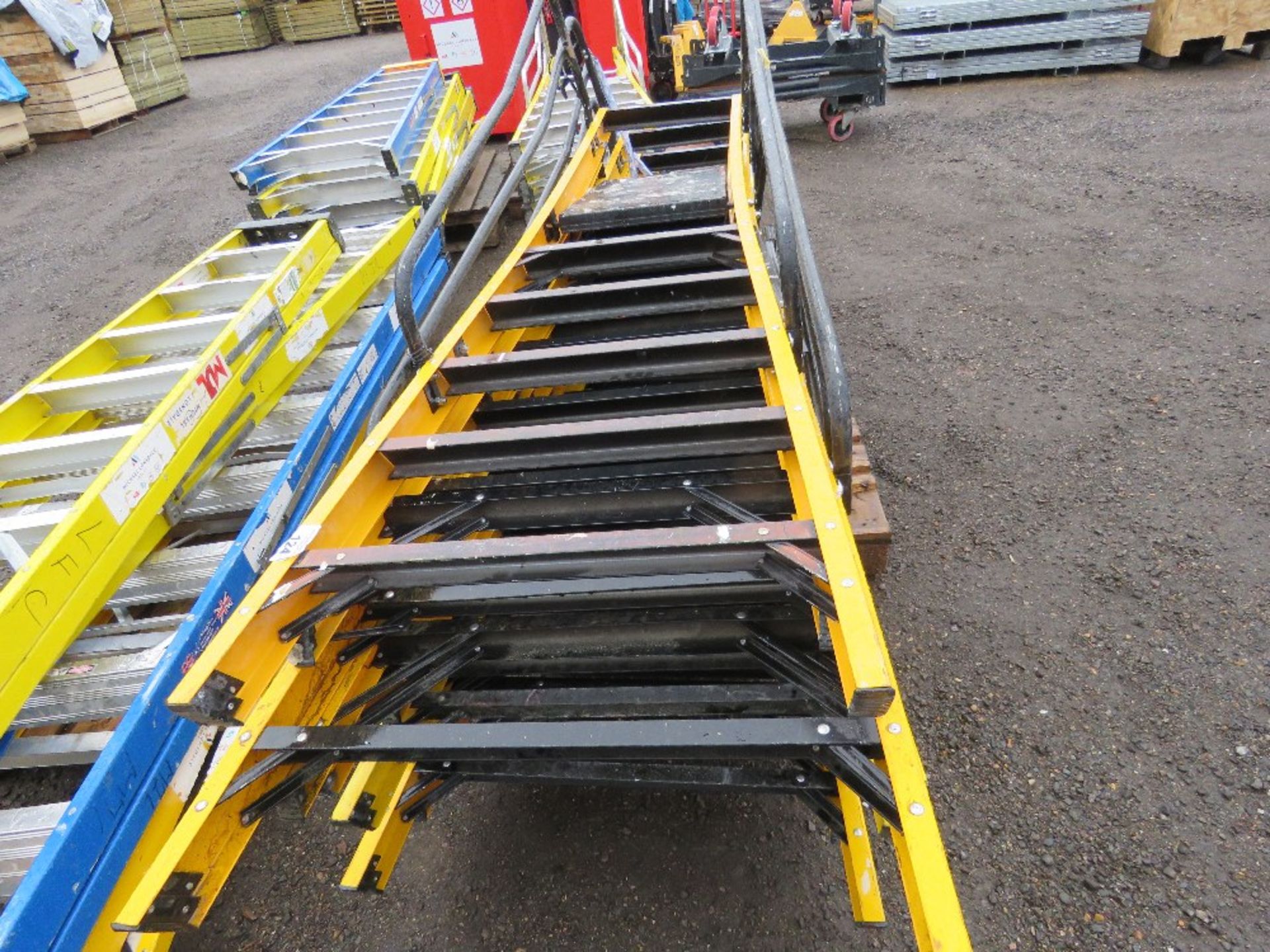 5 X GRP STEP LADDERS. SOURCED FROM LARGE CONSTRUCTION COMPANY LIQUIDATION. - Image 4 of 5