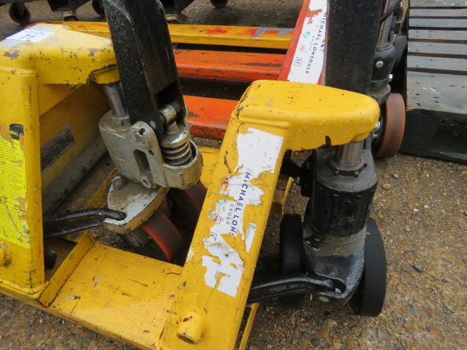 2 X PALLET TRUCKS, 1.2M AND 1.8M LENGTH BLADES. SOURCED FROM LARGE CONSTRUCTION COMPANY LIQUIDATION. - Image 3 of 4