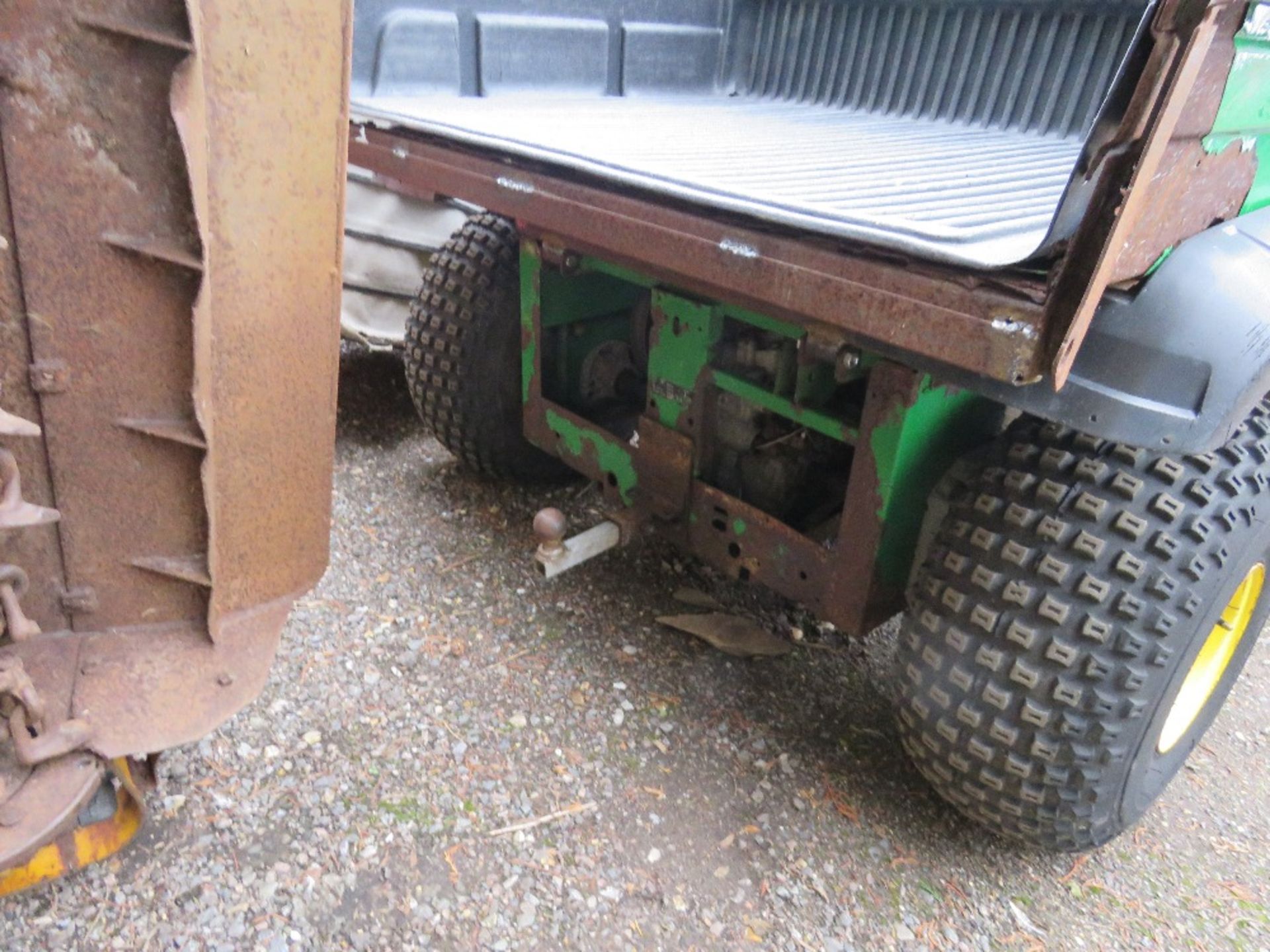 JOHN DEERE DIESEL ENGINED GATOR UTILITY VEHICLE, 2WD. WHEN TESTED WAS SEEN TO DRIVE. SEE VIDEO. - Image 6 of 6