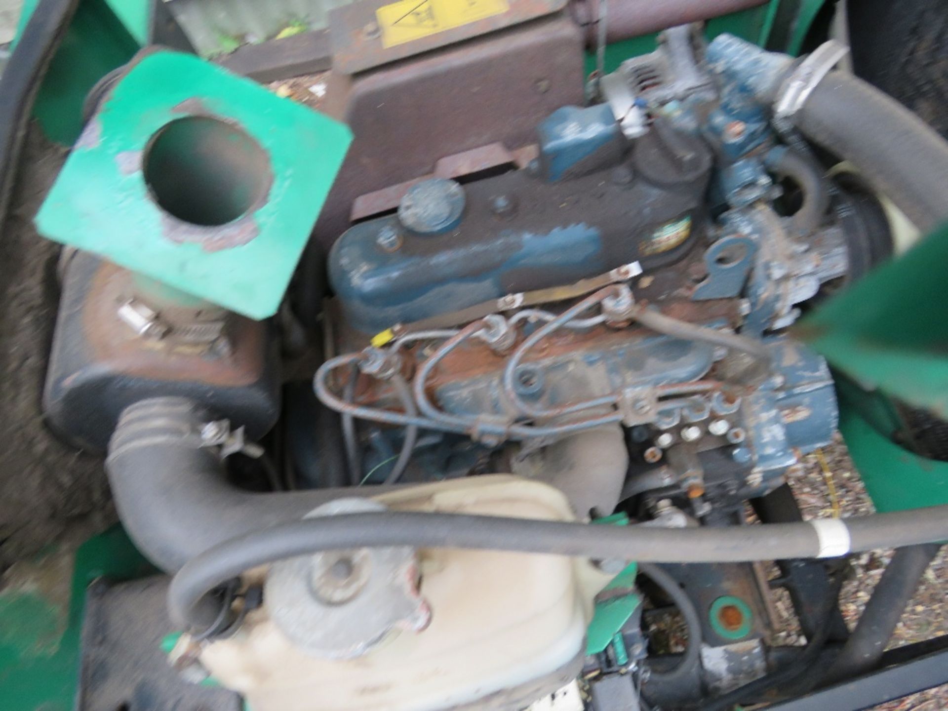 RANSOMES TRIPLE RIDE ON MOWER WITH KUBOTA ENGINE. BEEN IN STORAGE FOR SOME TIME. WHEN BRIEFLY TESTED - Image 5 of 7