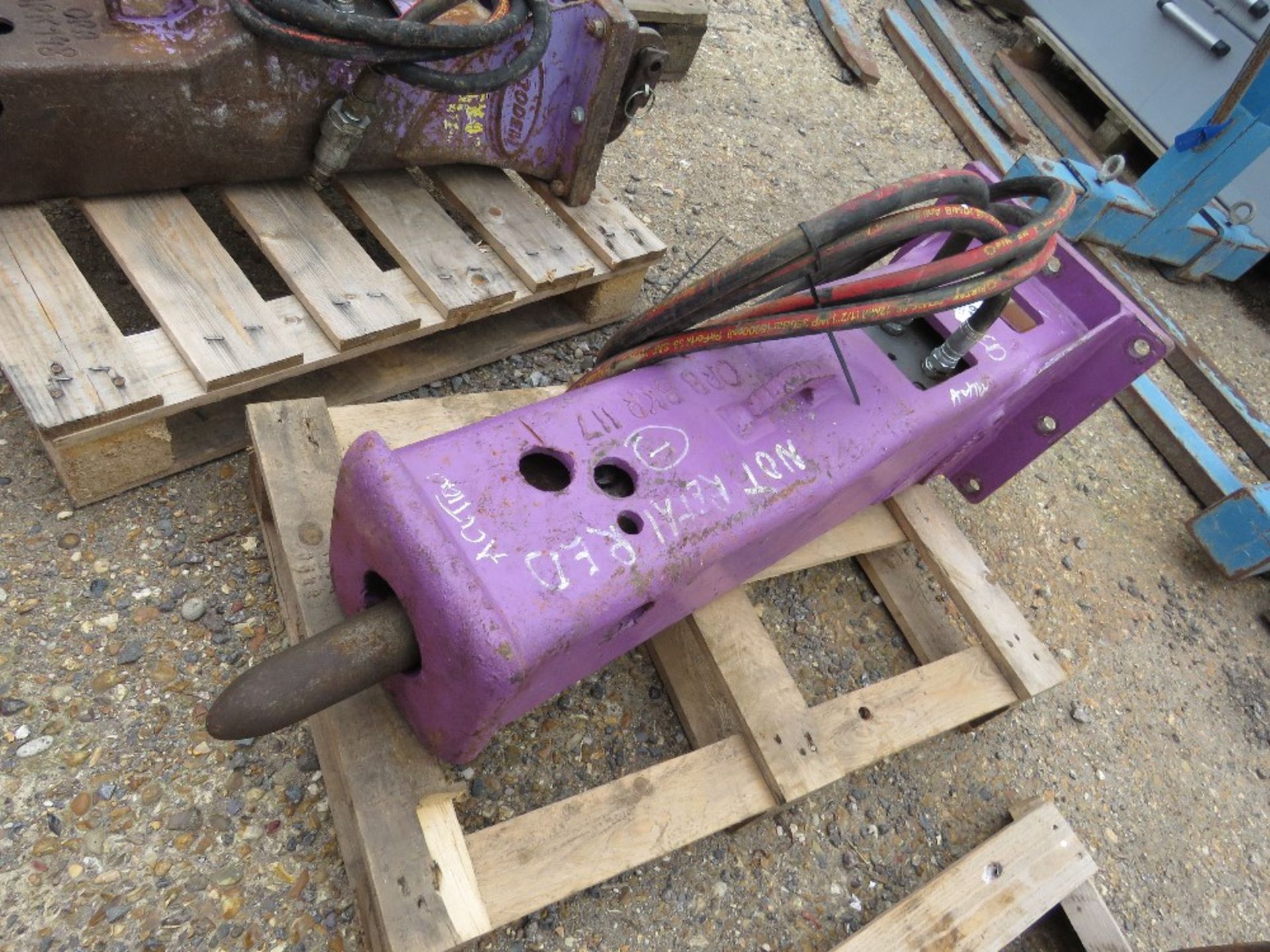 PRODEM EXCAVATOR MOUNTED HYDRAULIC BREAKER. NO HEADSTOCK. SUITABLE FOR 5-8 TONNE MACHINE APPROX. - Image 3 of 3