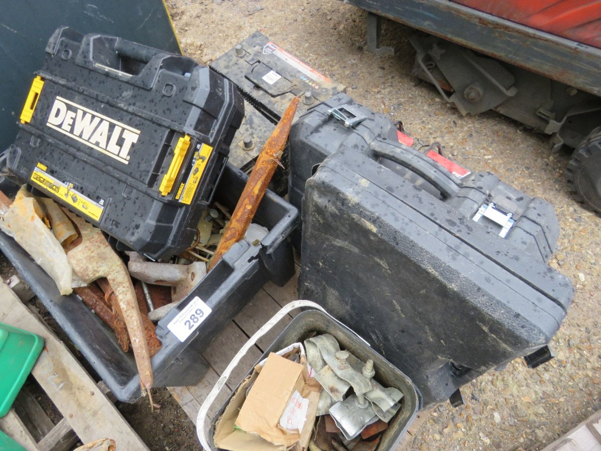 2 X PALLETS OF BUILDING SUNDRIES INCLUDING BATTERIES ETC. THIS LOT IS SOLD UNDER THE AUCTIONEERS - Image 6 of 9