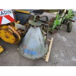 WESSEX 300 SMALL SIZED FERTILISER SPREADER. THIS LOT IS SOLD UNDER THE AUCTIONEERS MARGIN SCHEME