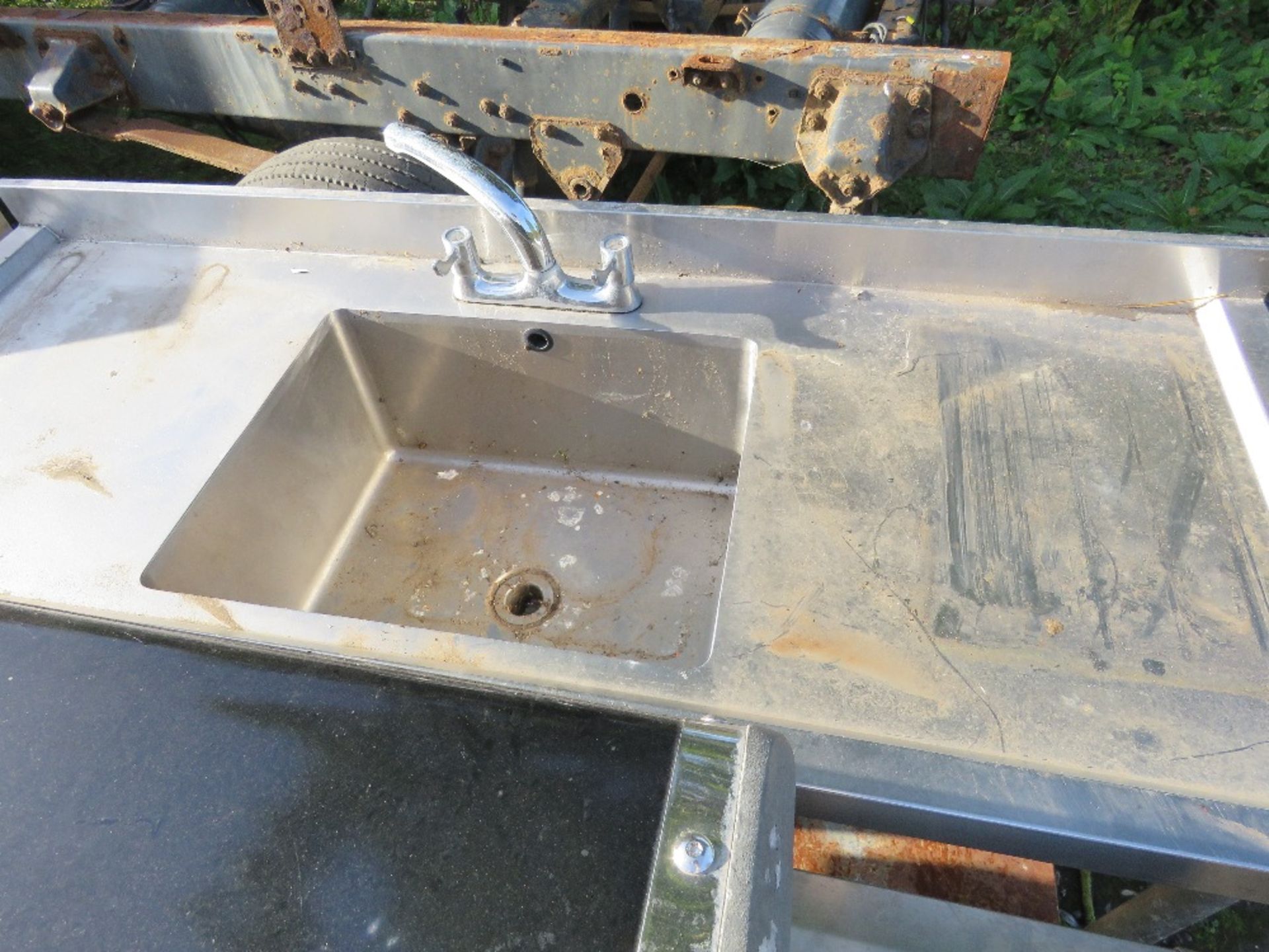 3X INDUSTRIAL BARBEQUES AND STAINLESS STEEL SINK UNIT. THIS LOT IS SOLD UNDER THE AUCTIONEERS MA - Image 4 of 6