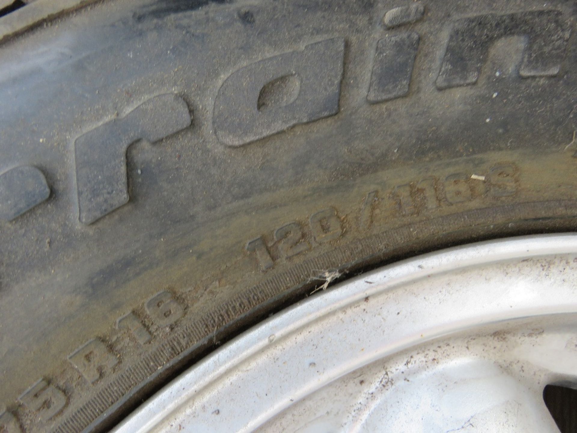 2 X LANDROVER DISCOVERY ALLOY WHEELS AND TYRES. THIS LOT IS SOLD UNDER THE AUCTIONEERS MARGIN SCH - Image 6 of 6