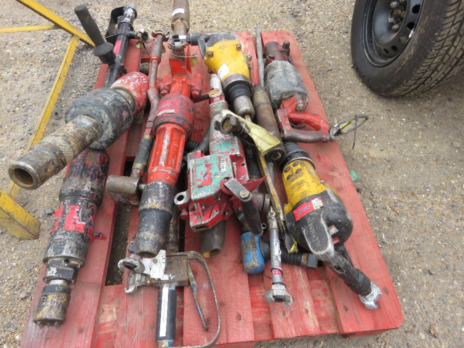 PALLET OF ASSORTED AIR BREAKERS AND SCABBLERS. THIS LOT IS SOLD UNDER THE AUCTIONEERS MARGIN SCHE - Image 6 of 6