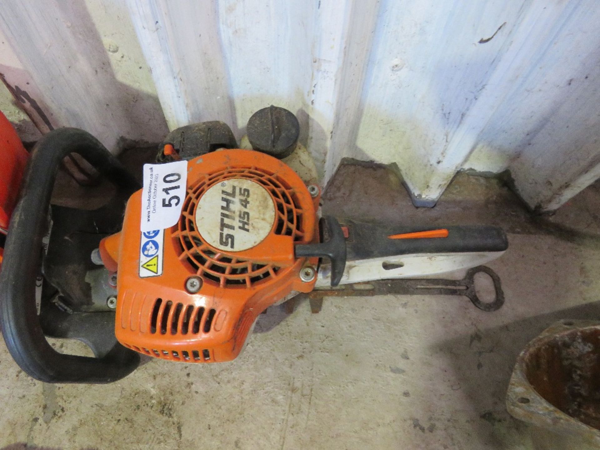 STIHL HS45 HEDGE CUTTER PLUS 2 X HELMETS, FOR SPARES/REPAIR. THIS LOT IS SOLD UNDER THE AUCTIONEE - Image 2 of 3