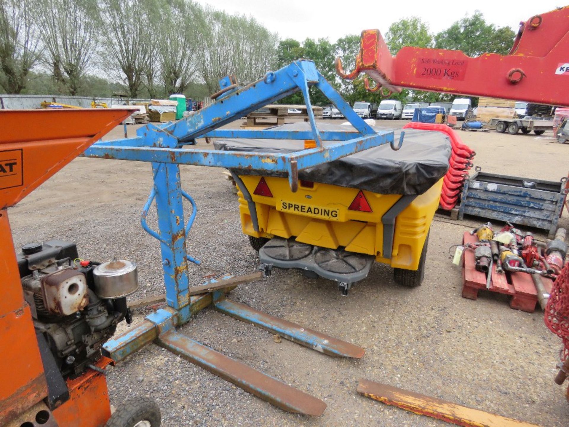 CRANE MOUNTED PALLET FORKS. - Image 2 of 3