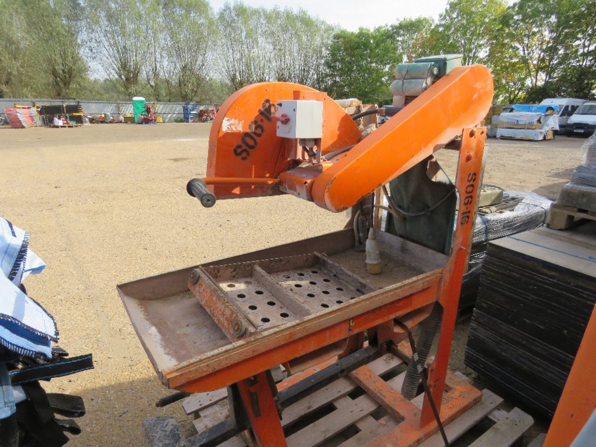 REDBAND 110 VOLT SLAB CUTTING SAWBENCH. - Image 2 of 2