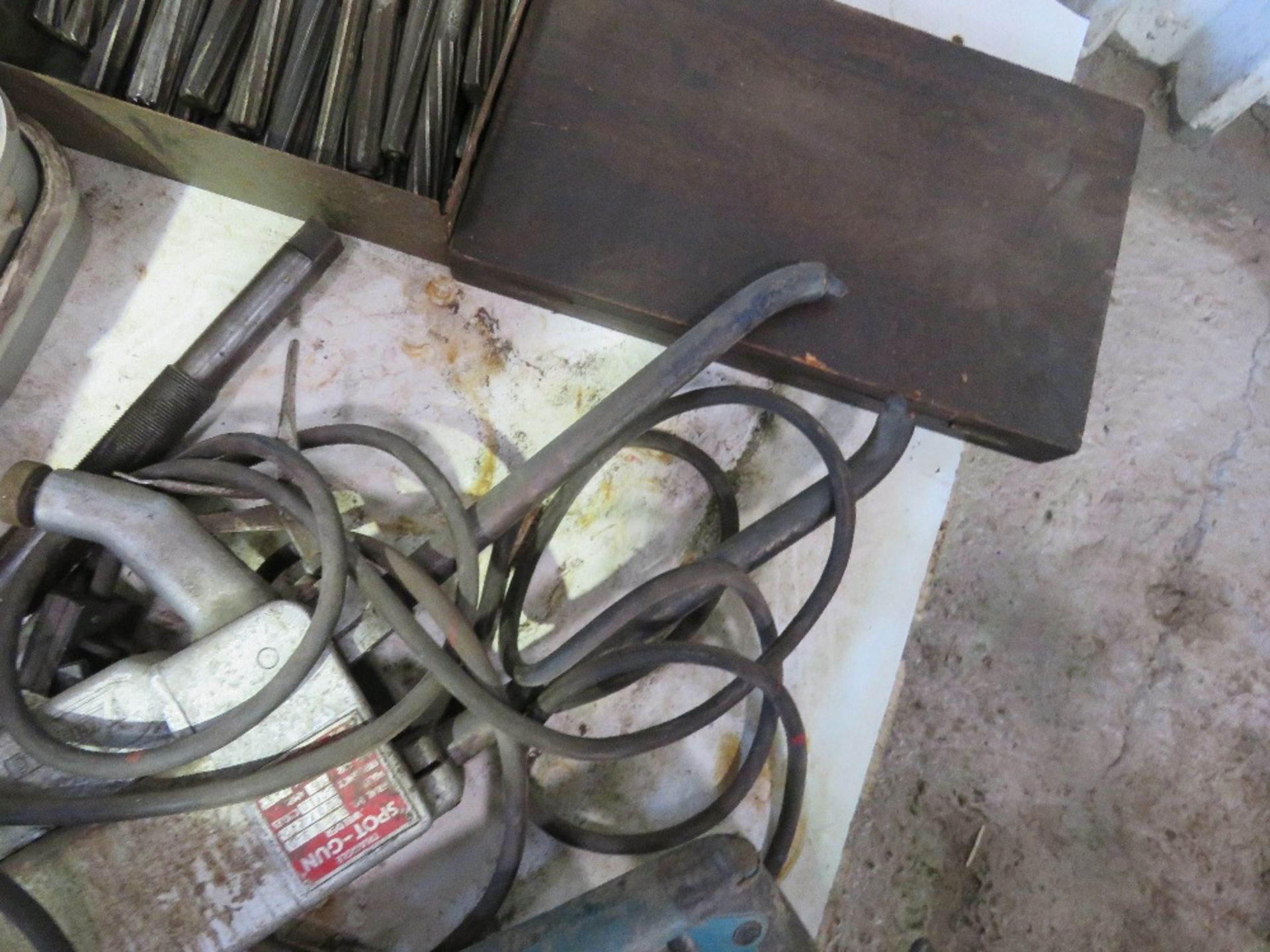 PALLET OF ENGINEERING RELATED ITEMS. THIS LOT IS SOLD UNDER THE AUCTIONEERS MARGIN SCHEME, THEREF - Image 3 of 10