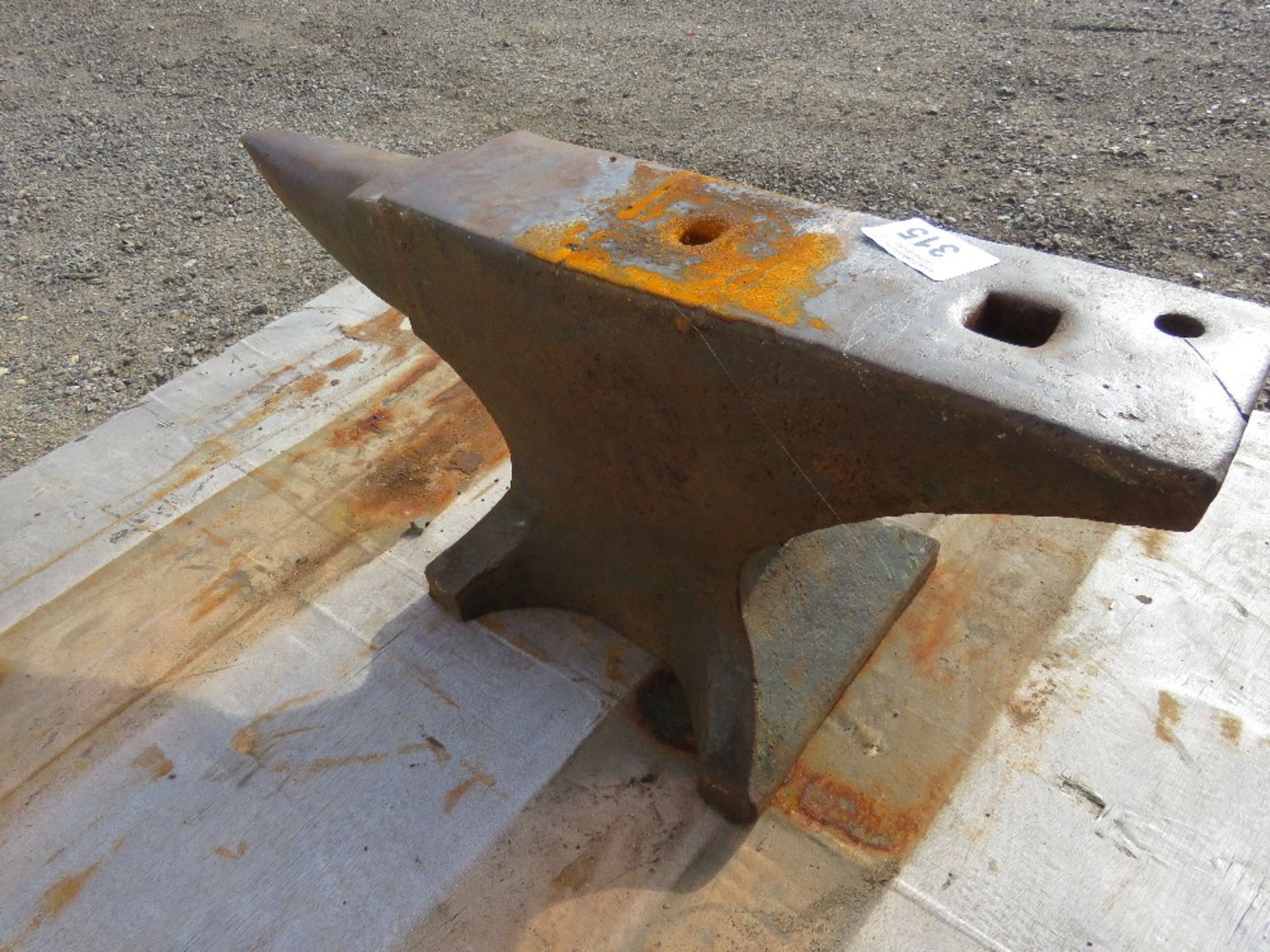 LARGE SIZED BLACKSMITH'S ANVIL. - Image 2 of 3