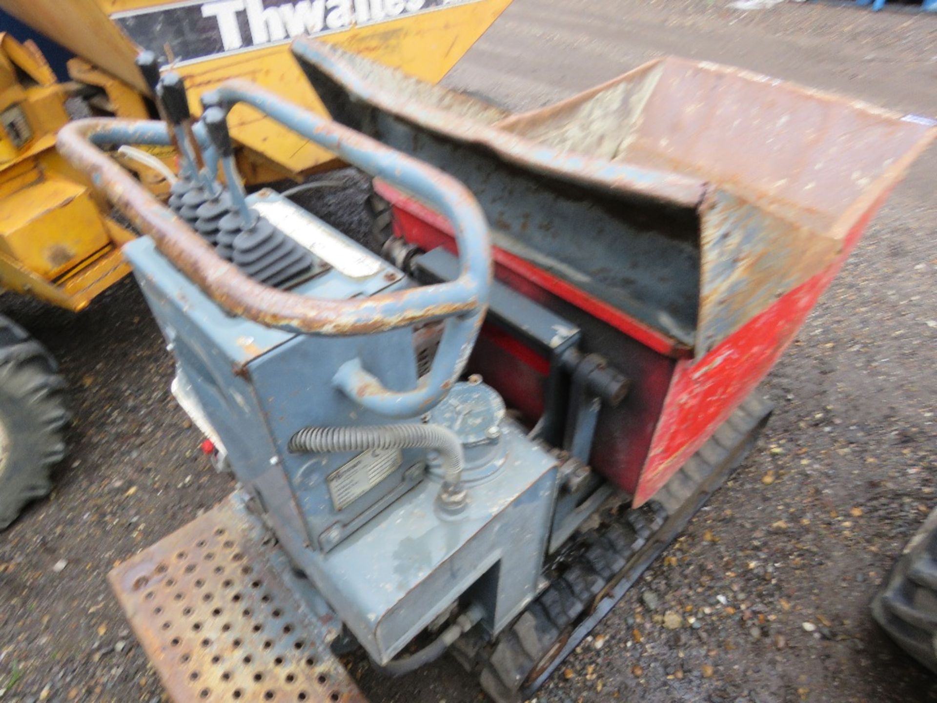 HINOWA HP800 HIGH TIP TRACKED DUMPER BARROW. YEAR 2000 BUILD. SN: 97508. WHEN TESTED WAS SEEN TO RUN - Image 6 of 6