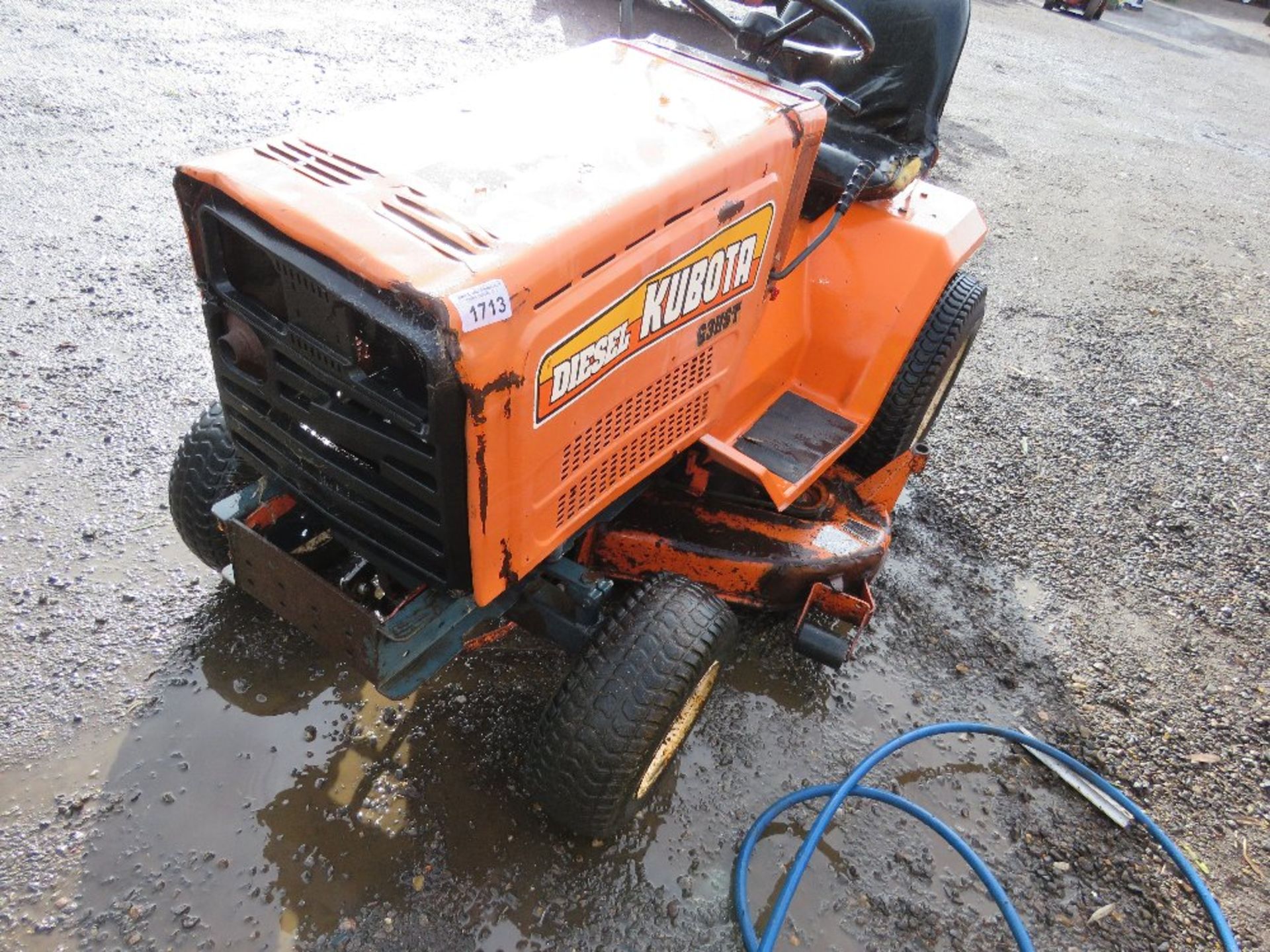KUBOTA G3HST RIDE ON MOWER WITH DIESEL ENGINE. WHEN TESTED WAS SEEN TO DRIVE AND MOWERS ENGAGED....