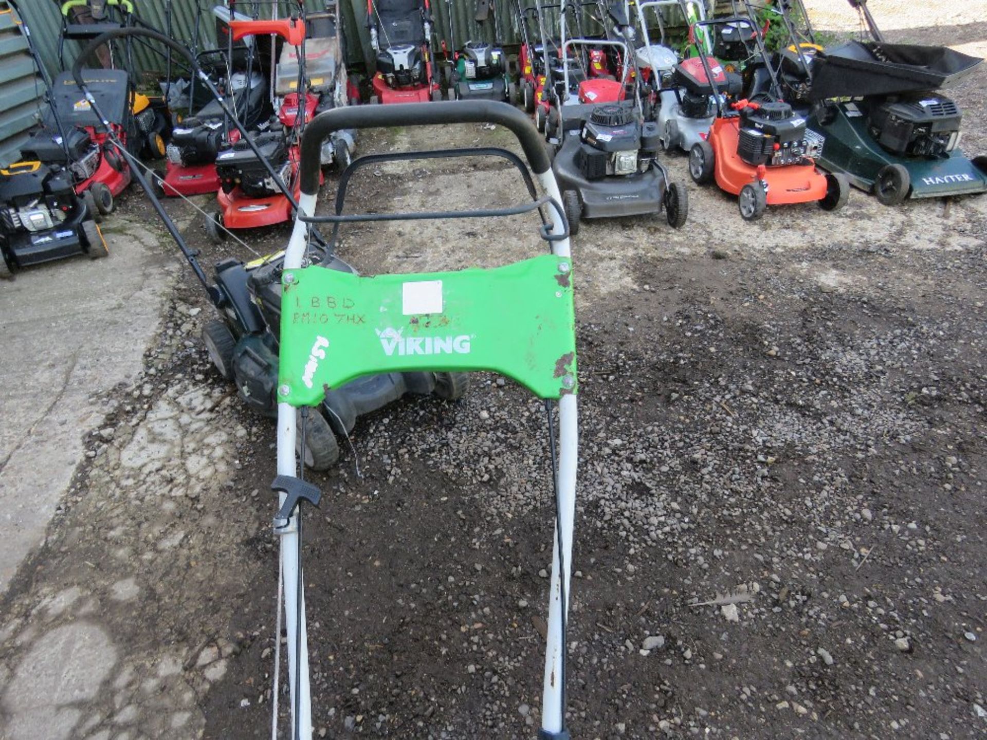 VIKING PROFESSIONAL LAWNMOWER. THIS LOT IS SOLD UNDER THE AUCTIONEERS MARGIN SCHEME, THEREFORE NO - Image 3 of 3