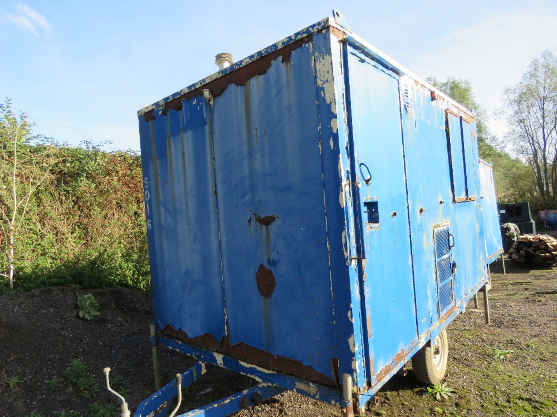 TOWED WELFARE UNIT, 12FT LENGTH APPROX. WITH CANTEEN AND TOILET - Image 5 of 8
