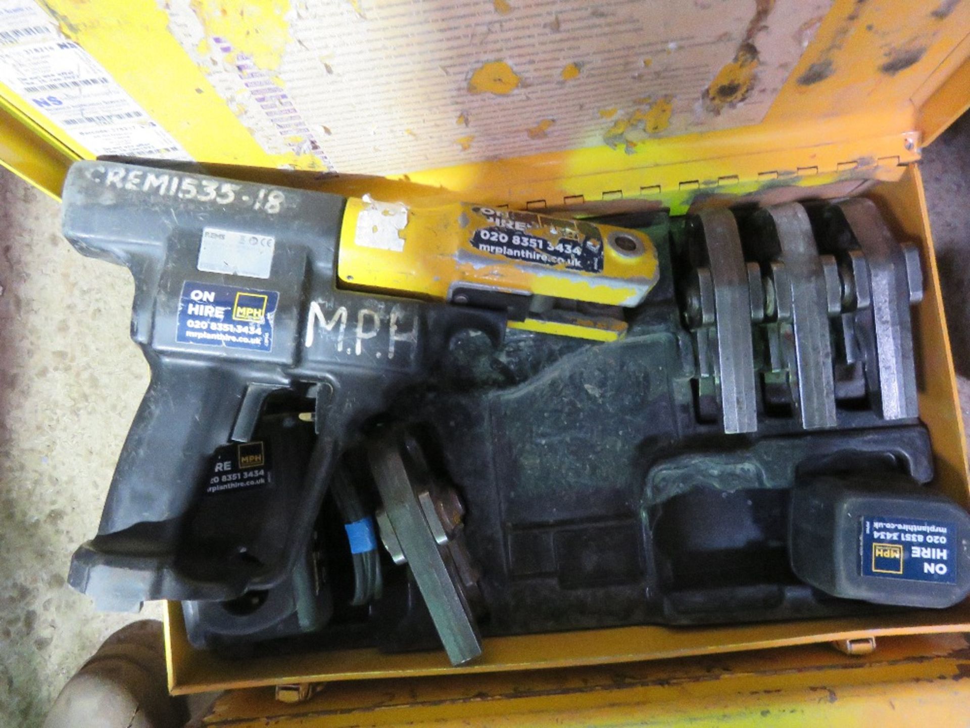REMS BATTERY POWERED POWER PRESS TOOL WITH 4NO HEADS, BATTERY AND CHARGER AS SHOWN. WHEN TESTED WAS - Image 2 of 2