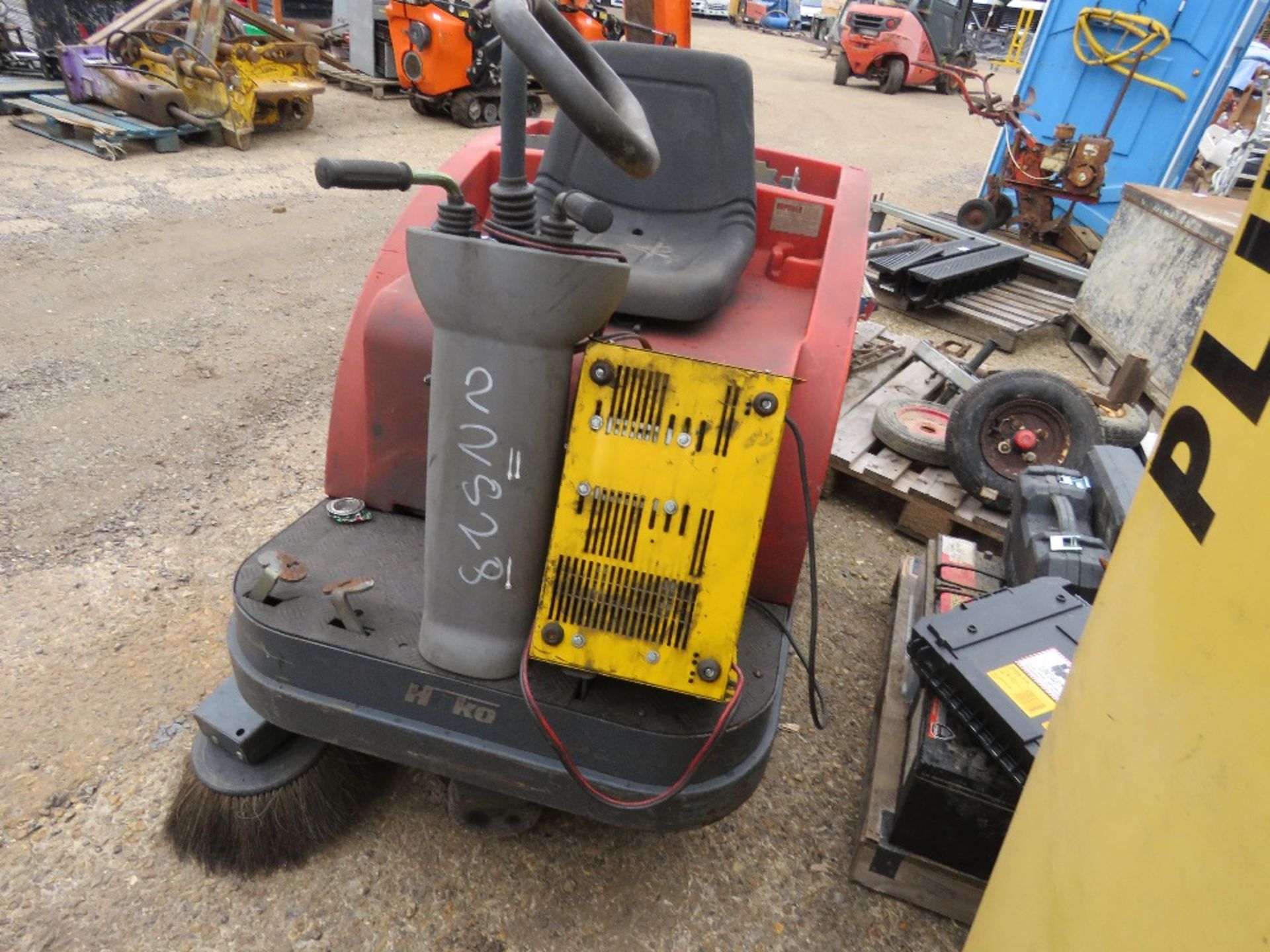 HAKO BATTERY POWERED SWEEPER WITH CHARGER. SOURCED FROM SITE CLOSURE. - Image 2 of 7