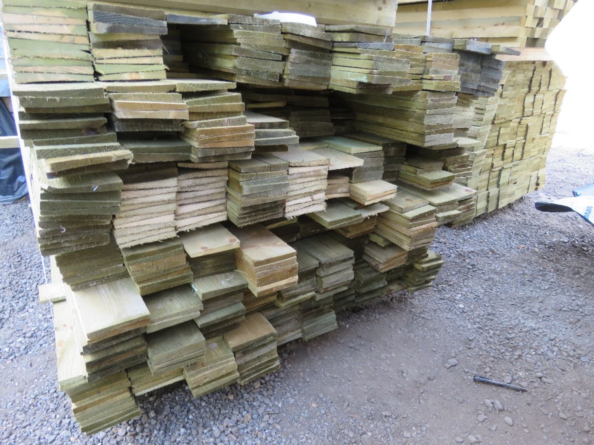 LARGE PACK OF PRESSURE TREATED FEATHER EDGE FENCE CLADDING TIMBER BOARDS. MIXED 1.7-1.9M LENGTH X 10 - Image 2 of 3