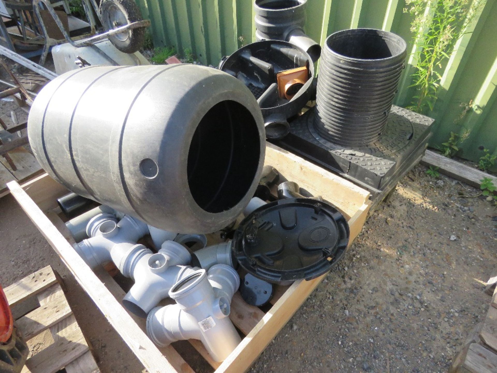 2 X PALLETS OF DRAINAGE FITTINGS AND MANHOLES. THIS LOT IS SOLD UNDER THE AUCTIONEERS MARGIN SCHE
