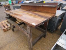 OAK TOPPED WOODEN WORK BENCH WITH VICE.