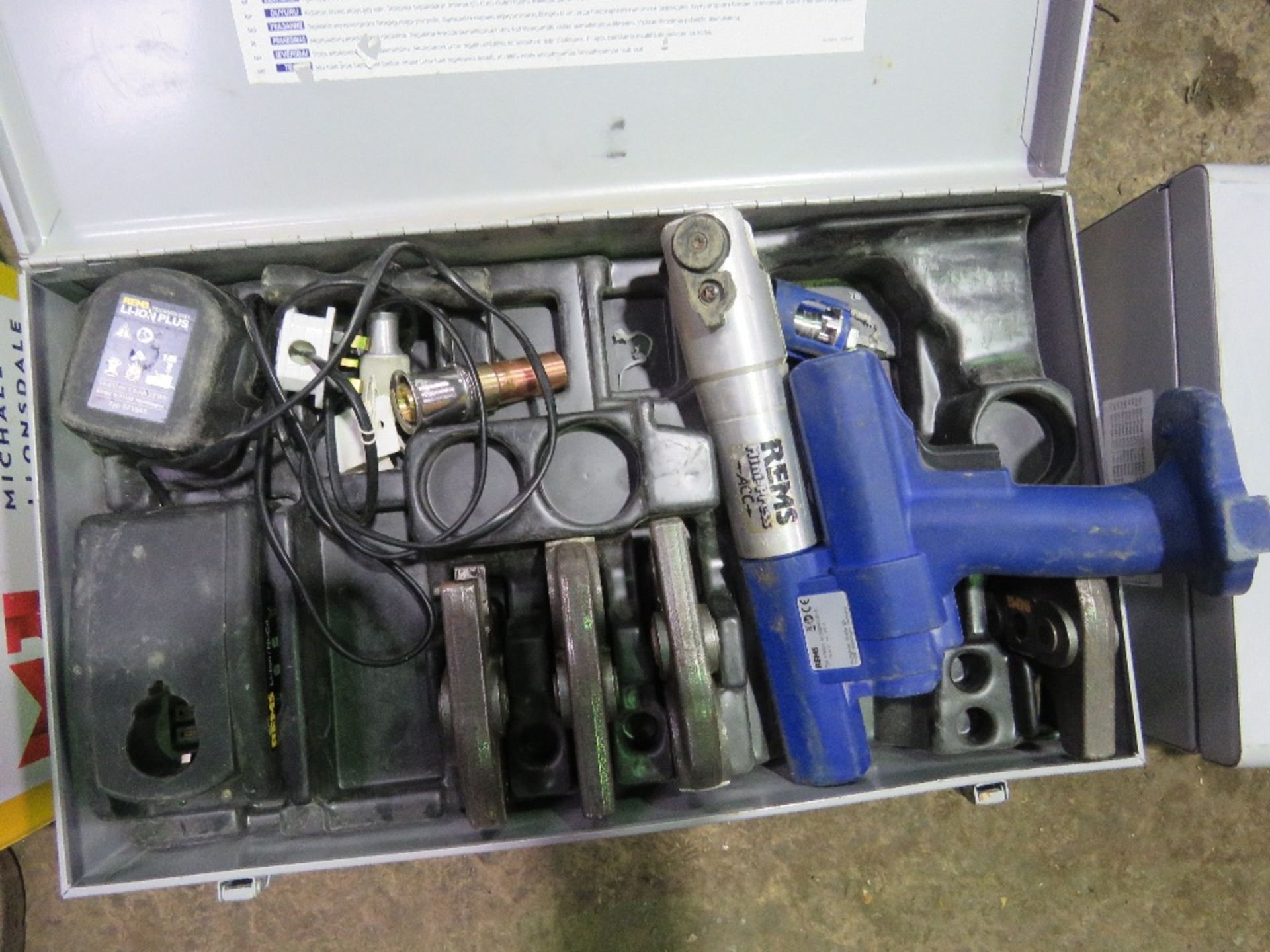 REMS MINI PRESS BATTERY CRIMPING PRESS SET IN A CASE. SOURCED FROM LARGE CONSTRUCTION COMPANY LIQUID