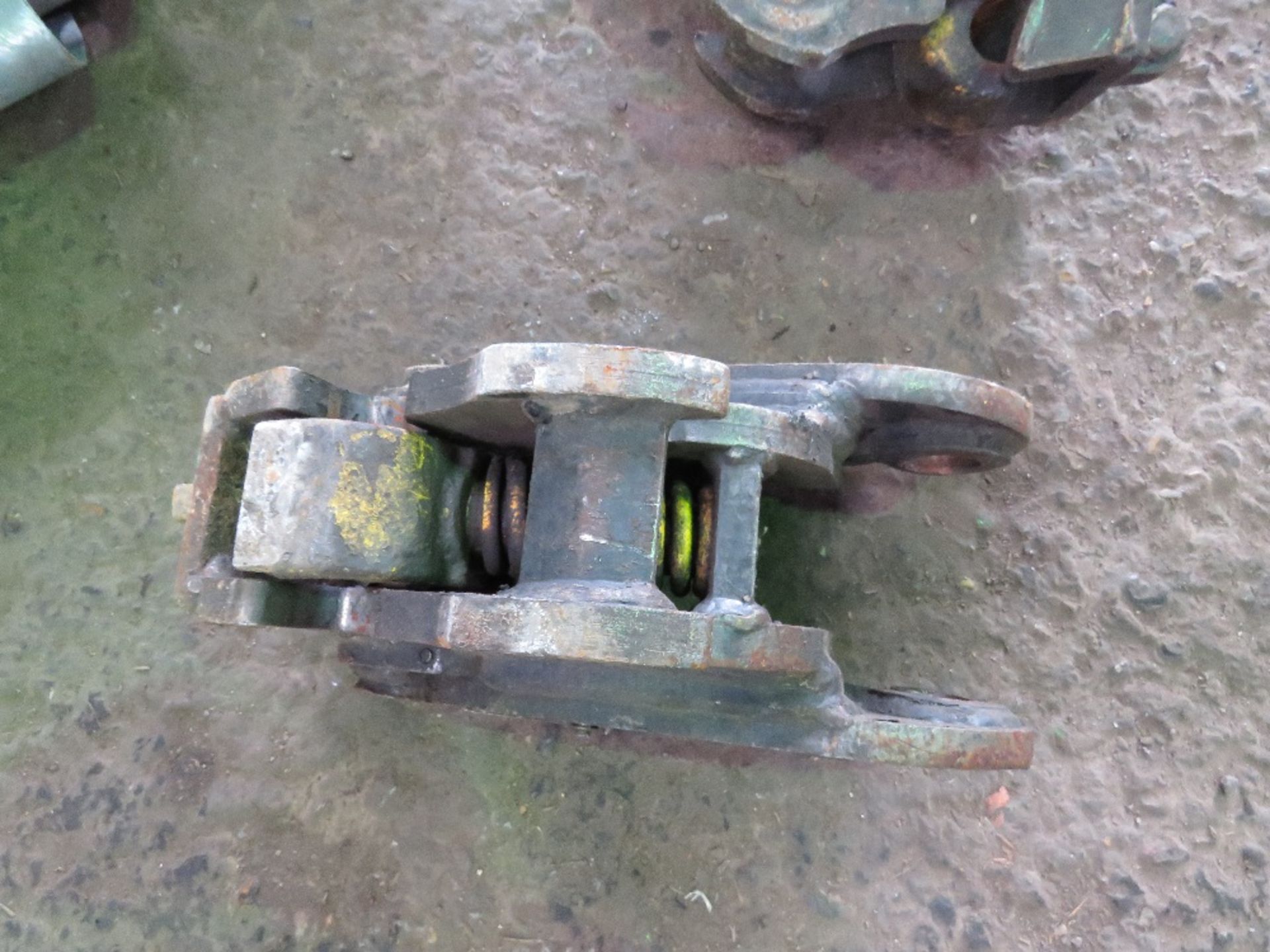 RHINOX MANUAL EXCAVATOR QUICK HITCH, UNTESTED ON 30MM PINS APPROX. THIS LOT IS SOLD UNDER THE AU - Image 2 of 2