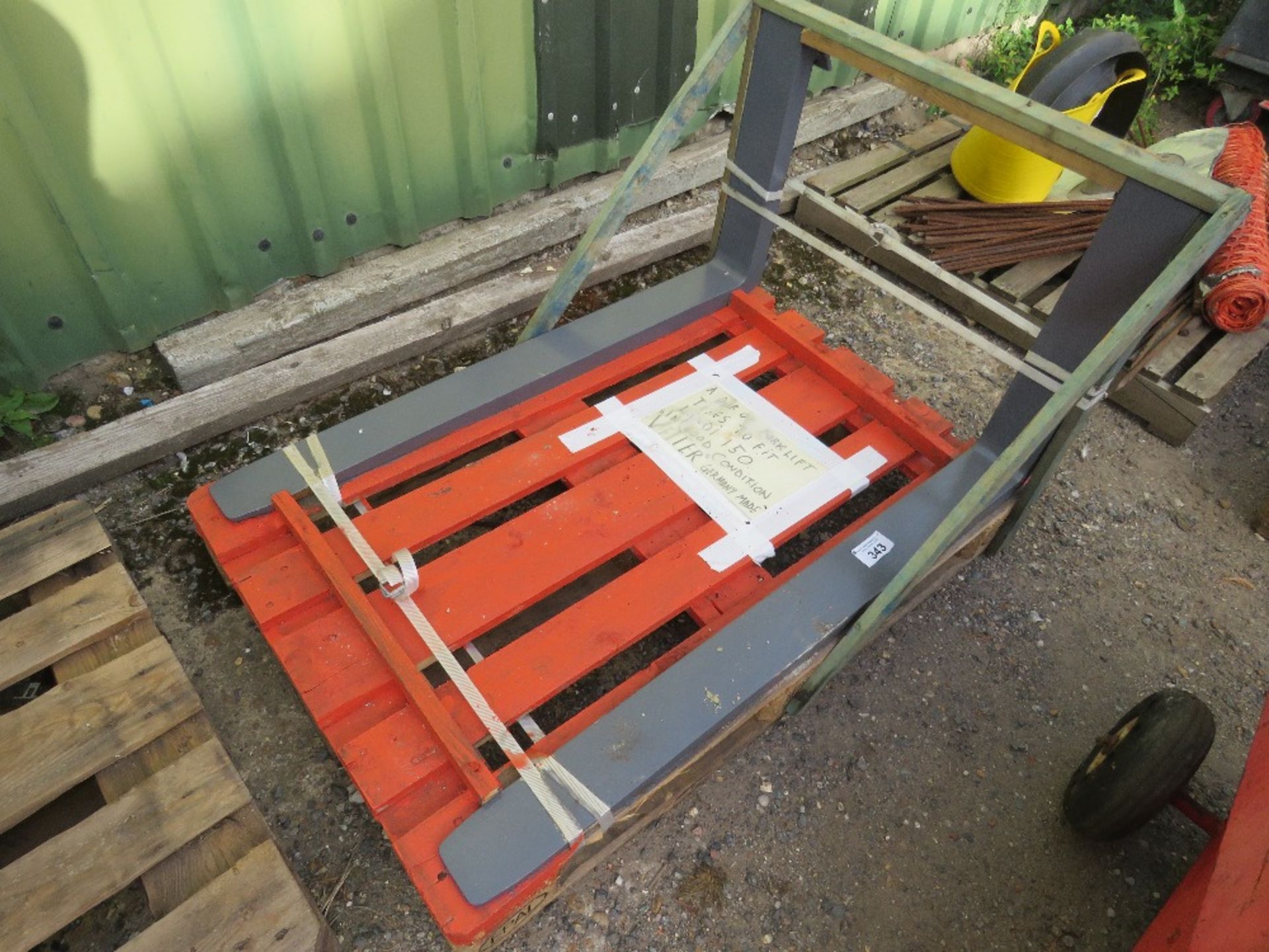 SET OF LINDE FORKLIFT TINES. THIS LOT IS SOLD UNDER THE AUCTIONEERS MARGIN SCHEME, THEREFORE NO V