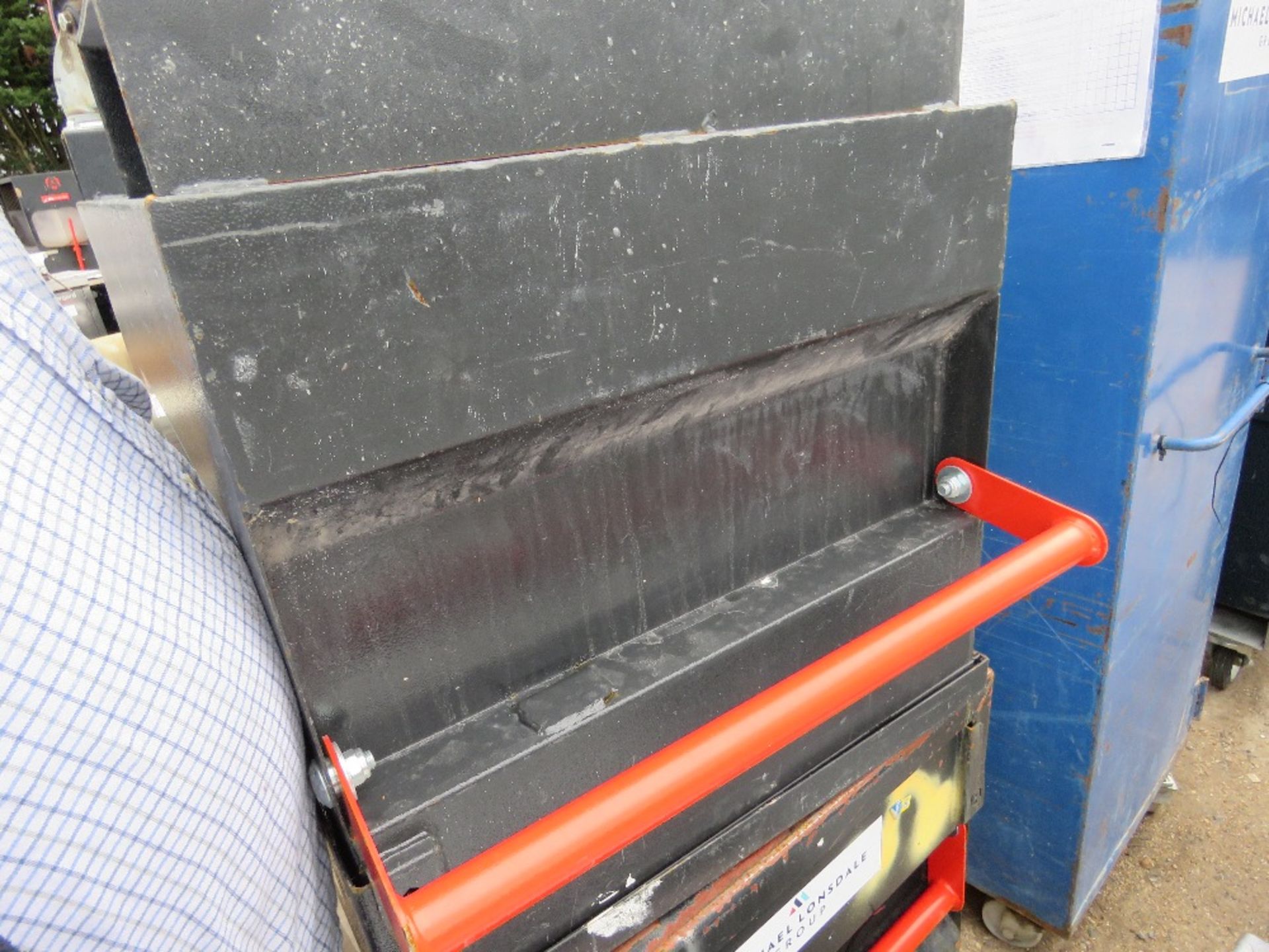 2 X ARMORGARD TUFBANK TOOL VAULTS WTH KEYS, AS SHOWN. DIRECT FROM COMPANY LIQUIDATION. - Image 4 of 4