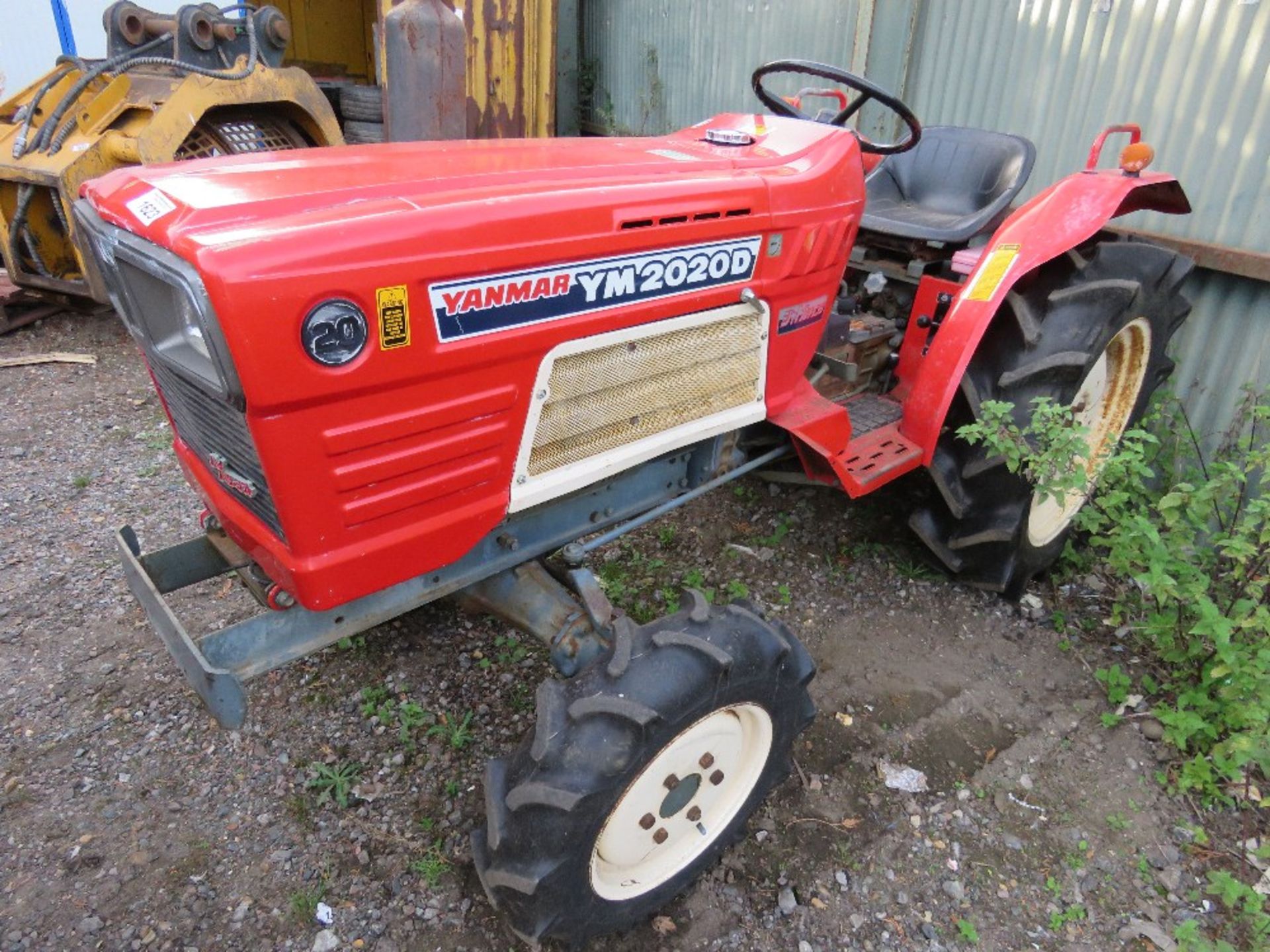 YANMAR YM2020D COMPACT AGRICULTURAL TRACTOR, 4WD, AGRICULTURAL TYRES, WITH REAR LINKAGE. FROM LIMITE - Image 2 of 10