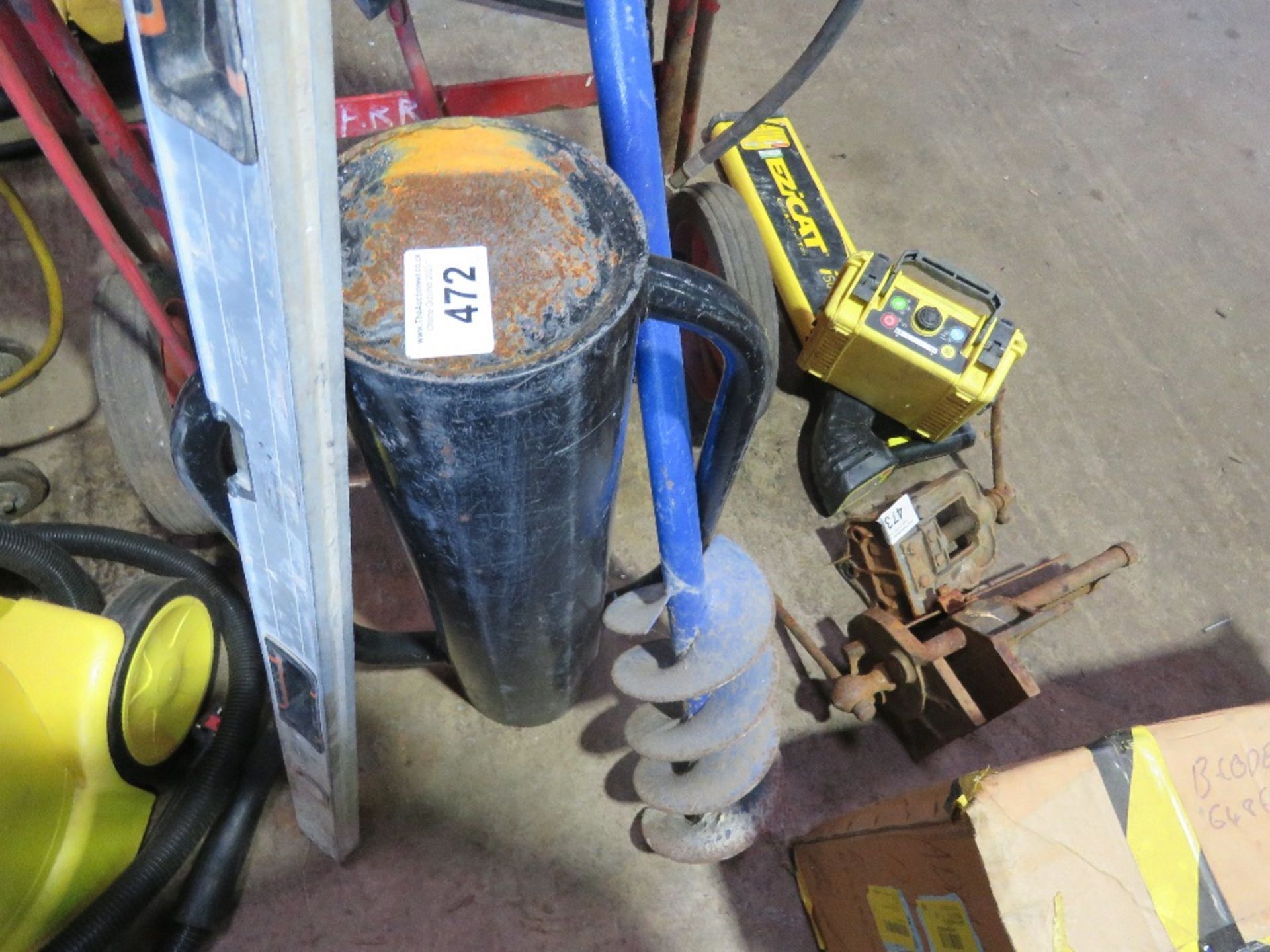 SPIRIT LEVEL, HAND AUGER AND POST DRIVER. SOURCED FROM SITE CLOSURE/CLEARANCE. - Image 3 of 4