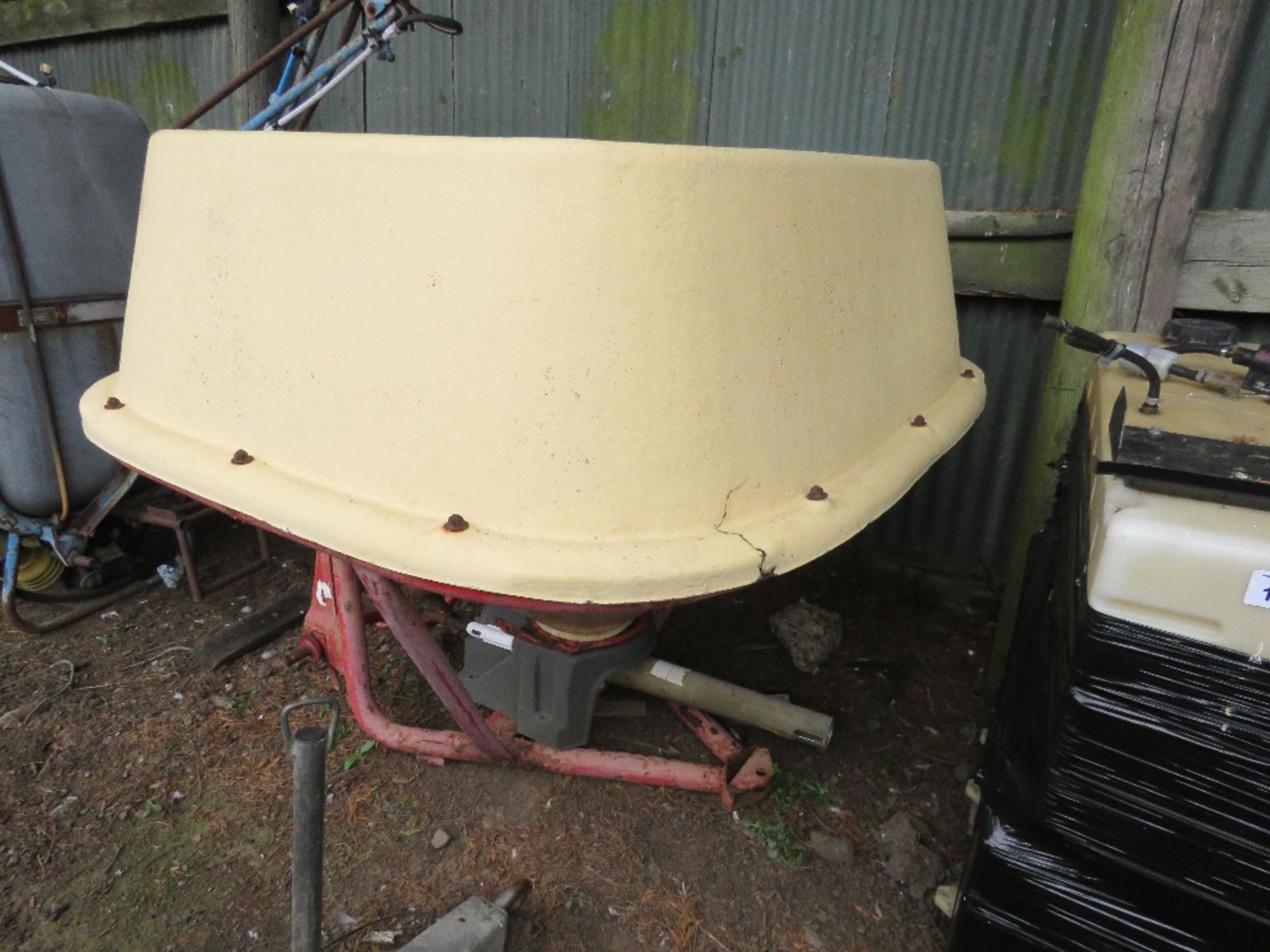 VICON VARISPREADER TRACTOR MOUNTED FERTISER SPREADER. THIS LOT IS SOLD UNDER THE AUCTIONEERS MARG - Image 5 of 7