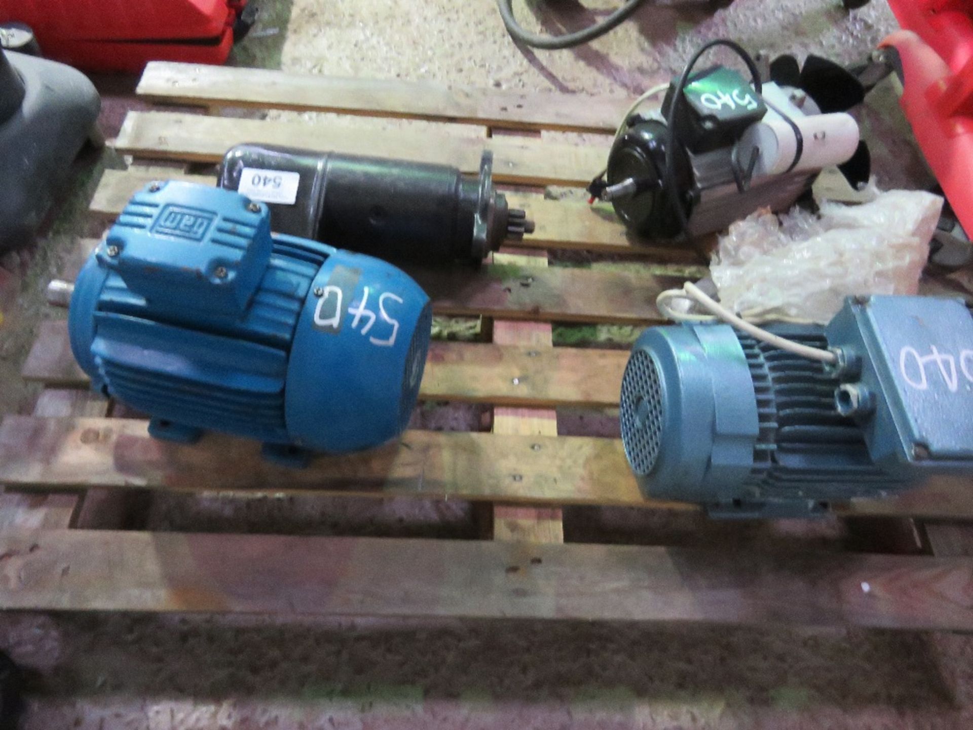 IVECO STARTER MOTOR PLUS 3 X ELECTRIC MOTORS. - Image 2 of 3