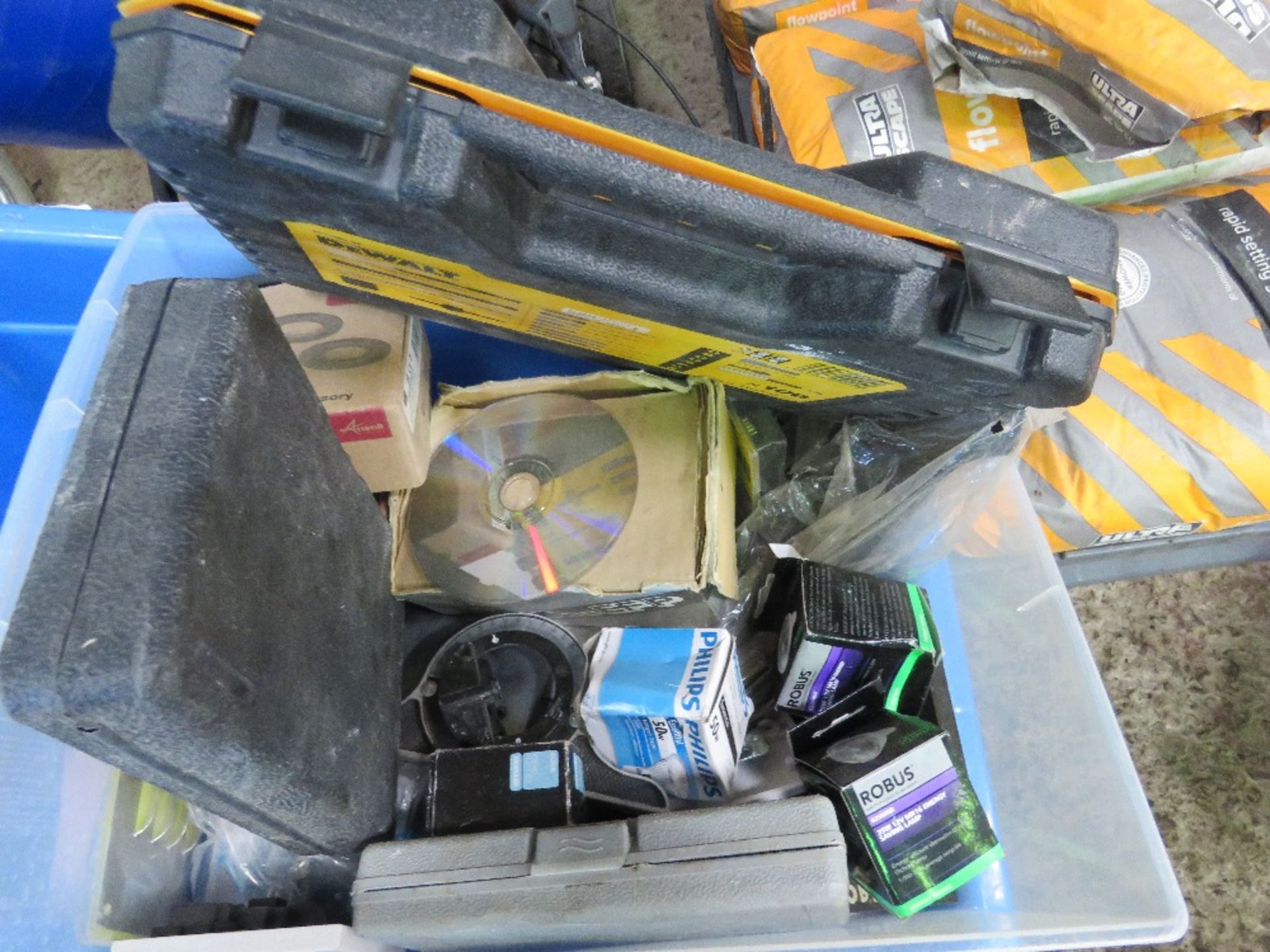 3 X BOXES OF BUILDING SUNDRIES PLUS A JUMP PACK. THIS LOT IS SOLD UNDER THE AUCTIONEERS MARGIN SC - Image 3 of 6