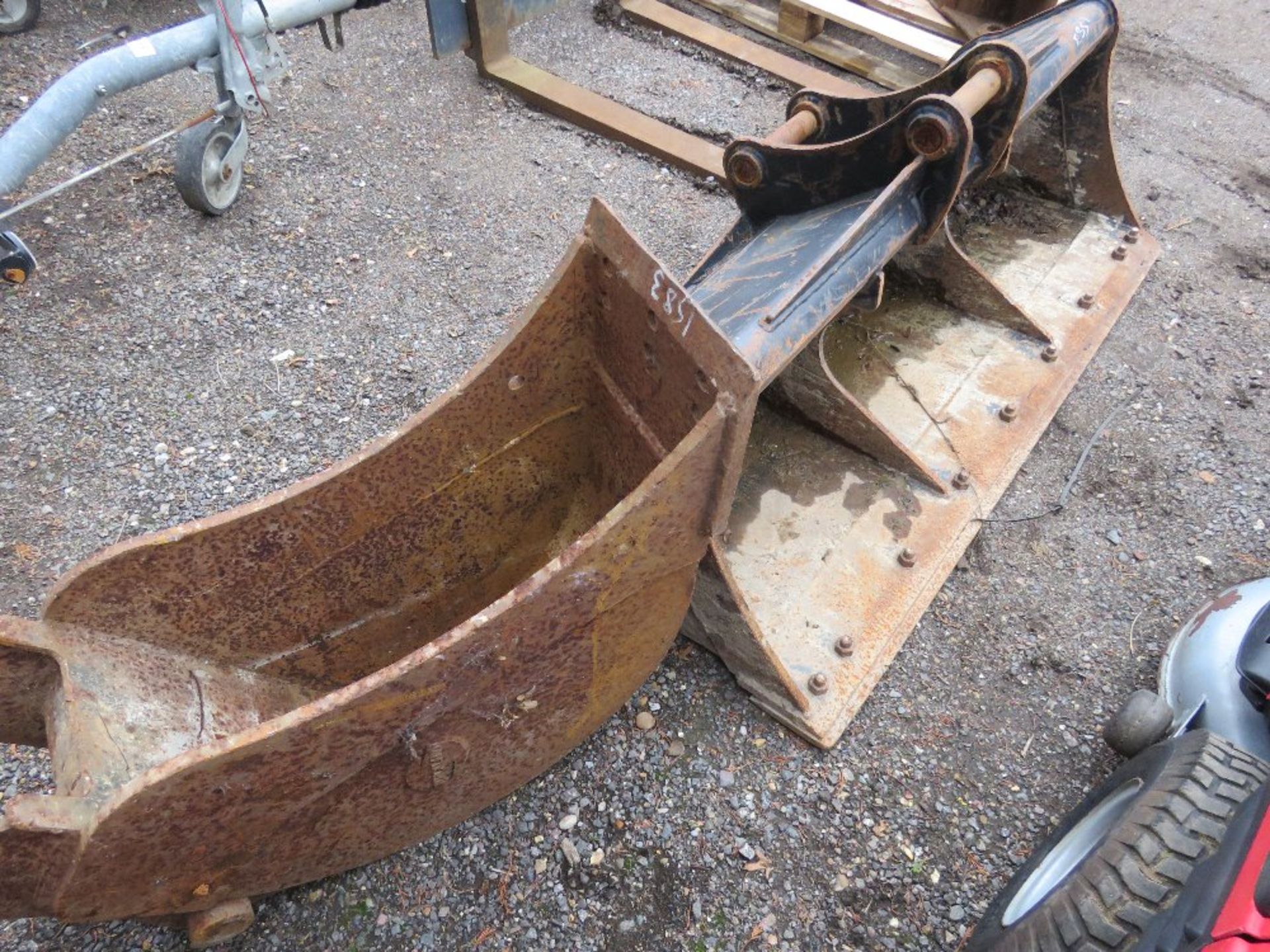 2X EXCAVATOR BUCKETS ON 45MM PINS. THIS LOT IS SOLD UNDER THE AUCTIONEERS MARGIN SCHEME, THEREFO - Image 5 of 5