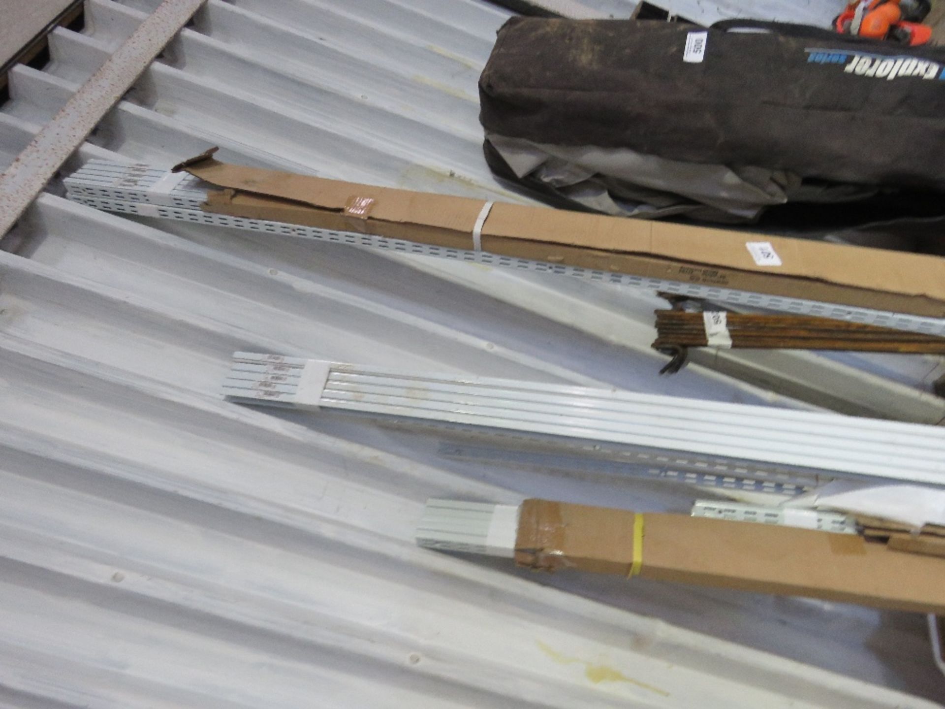 LARGE QUANTITY OF MODULAR SHELVING PARTS. DIRECT FROM LOCAL LANDSCAPE COMPANY WHO ARE CLOSING A DEPO - Image 5 of 6