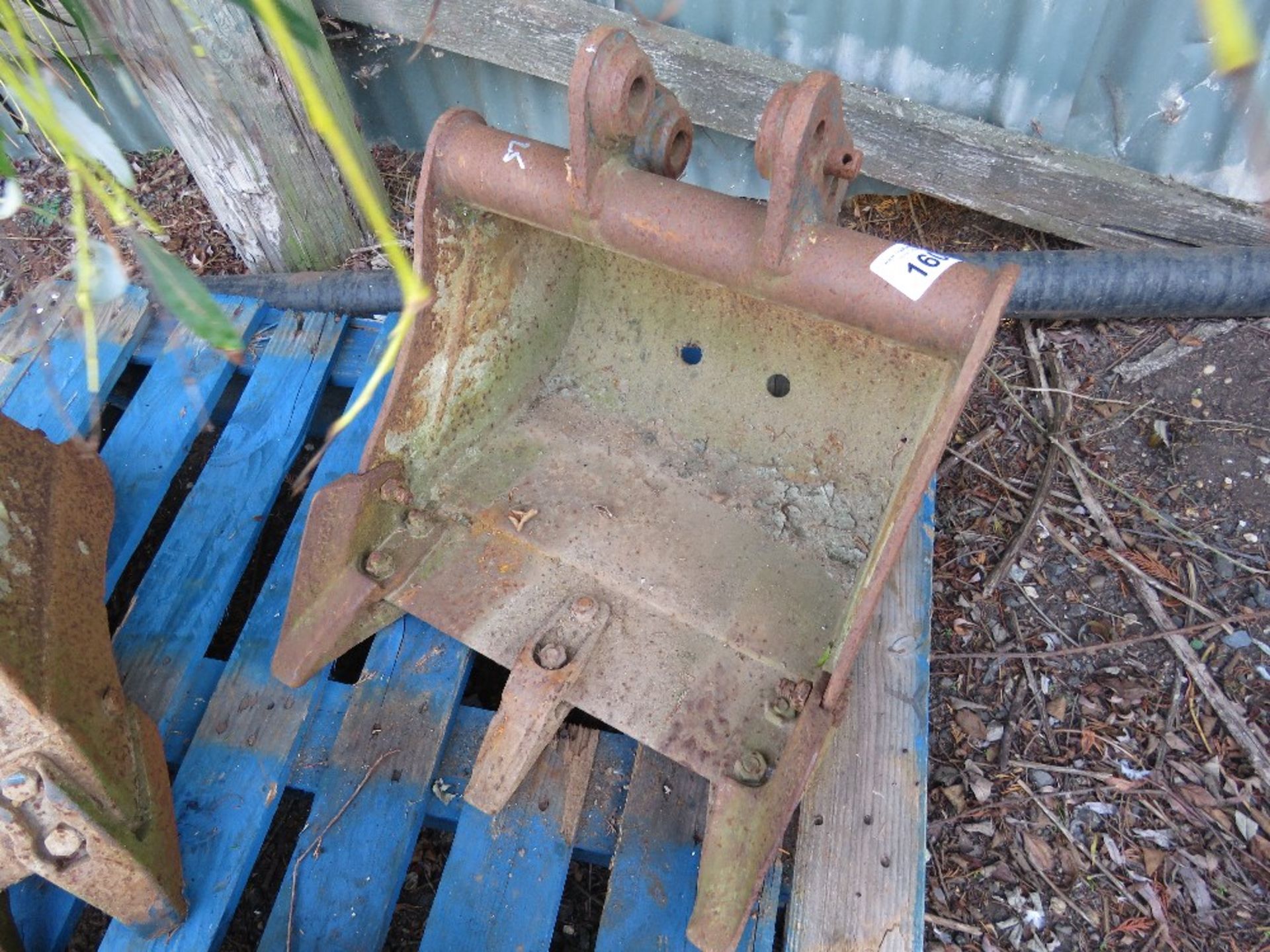 3NO MINI EXCAVATOR BUCKETS ON 25MM PINS, AS SHOWN. - Image 4 of 5