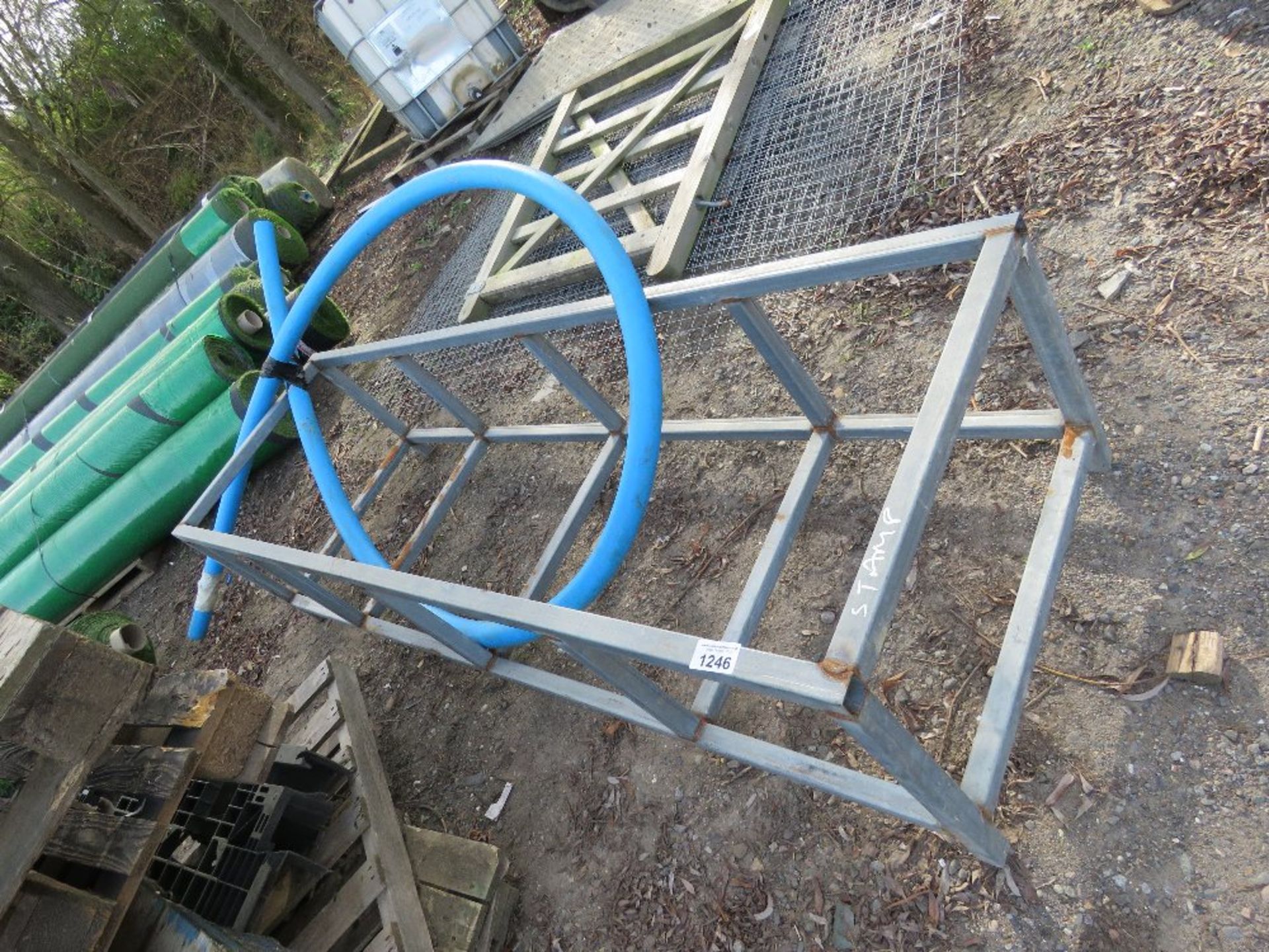 METAL CAGE 7FT LENGTH APPROX PLUS A SHORT LENGTH OF WATER PIPE. THIS LOT IS SOLD UNDER THE AUCTIO
