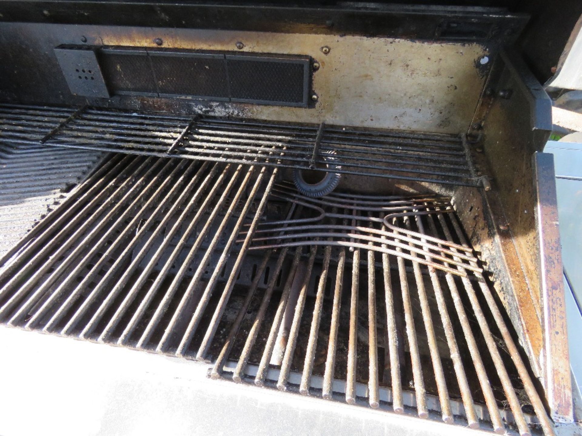 3X INDUSTRIAL BARBEQUES AND STAINLESS STEEL SINK UNIT. THIS LOT IS SOLD UNDER THE AUCTIONEERS MA - Image 6 of 6