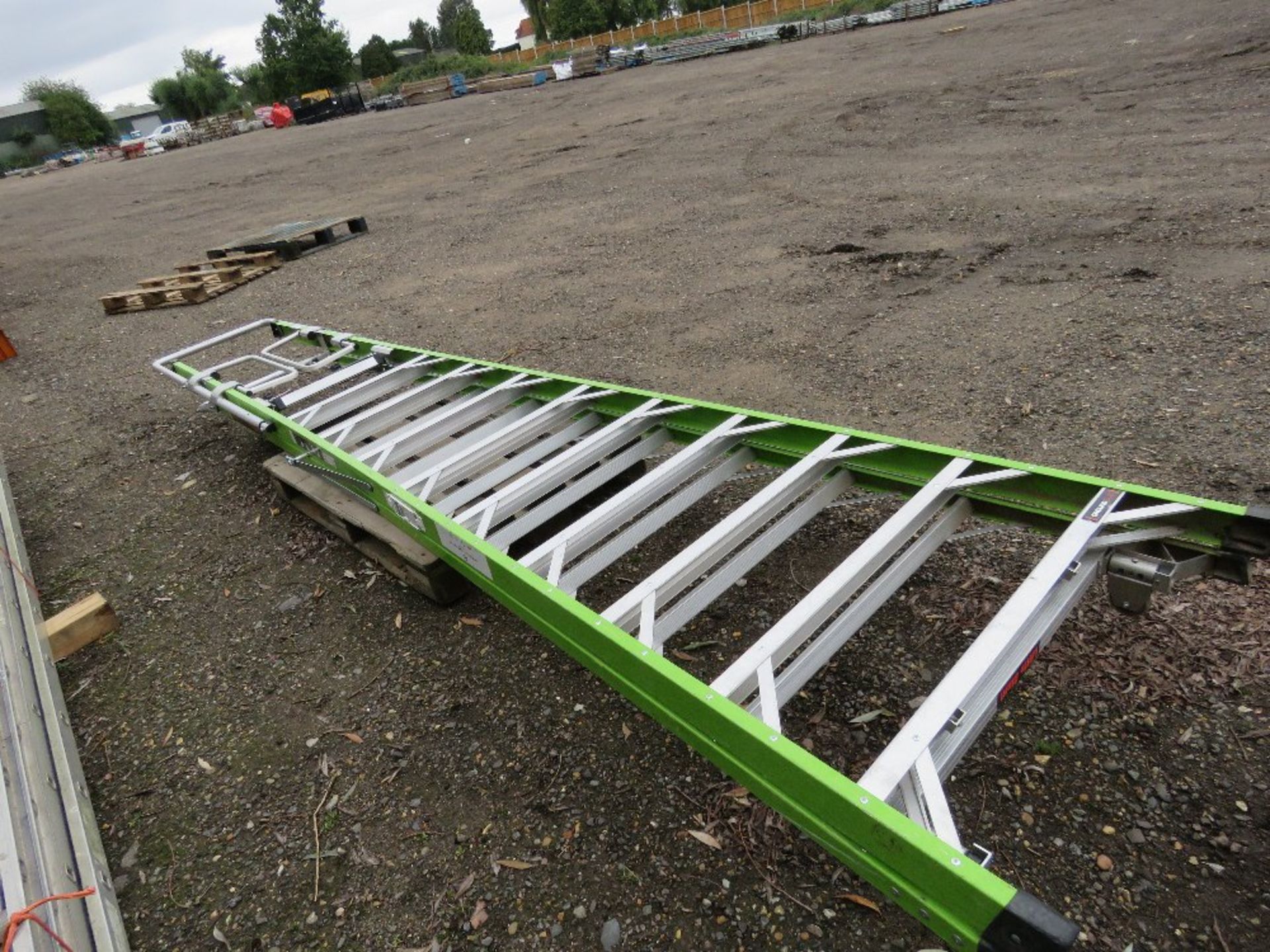 LITTLE GIANT GRP STEPS, 10 RUNG. SOURCED FROM LARGE CONSTRUCTION COMPANY LIQUIDATION. - Image 3 of 7