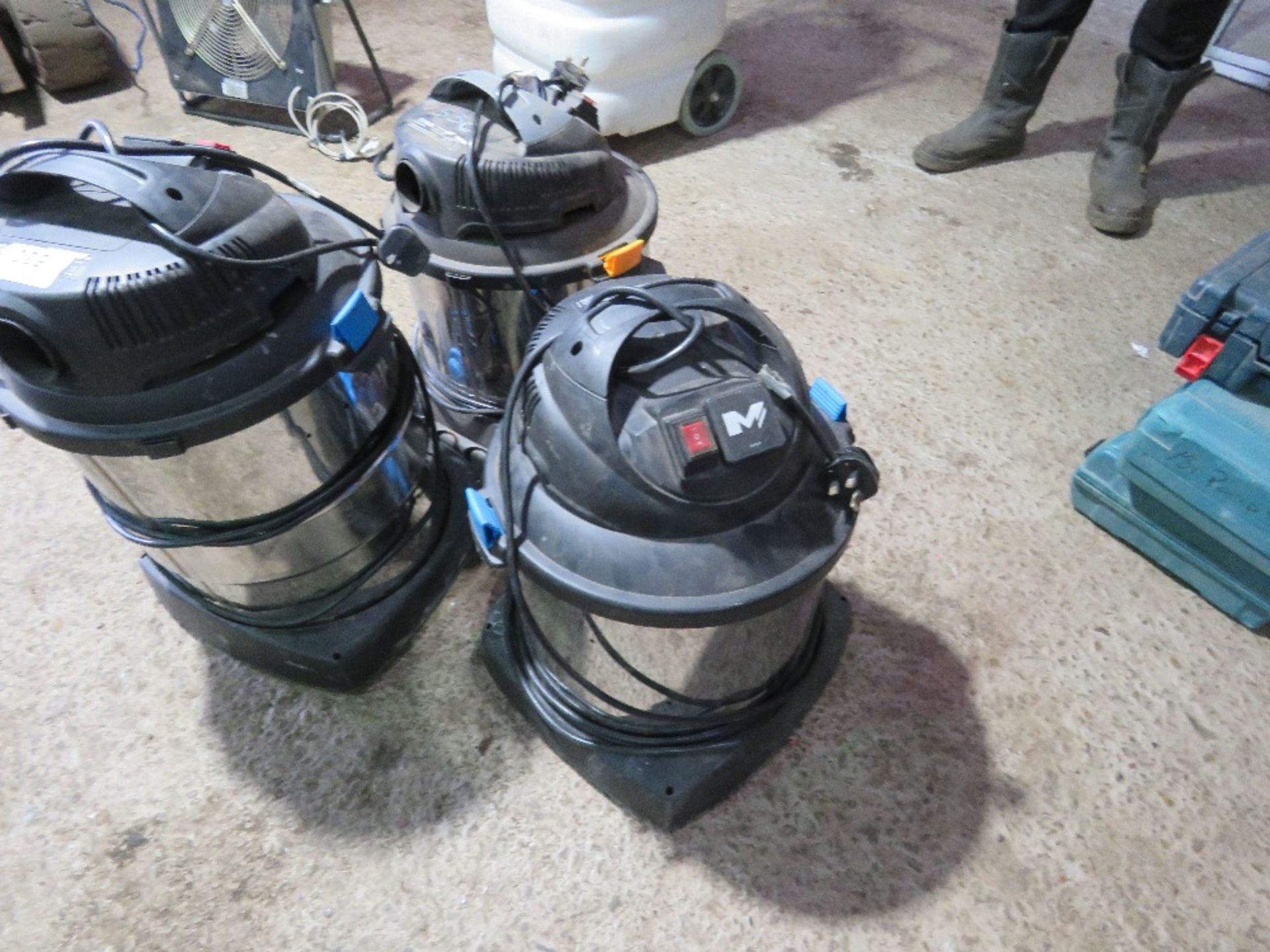 3NO 240VOLT VACUUM CLEANERS. THIS LOT IS SOLD UNDER THE AUCTIONEERS MARGIN SCHEME, THEREFORE NO V - Image 3 of 3