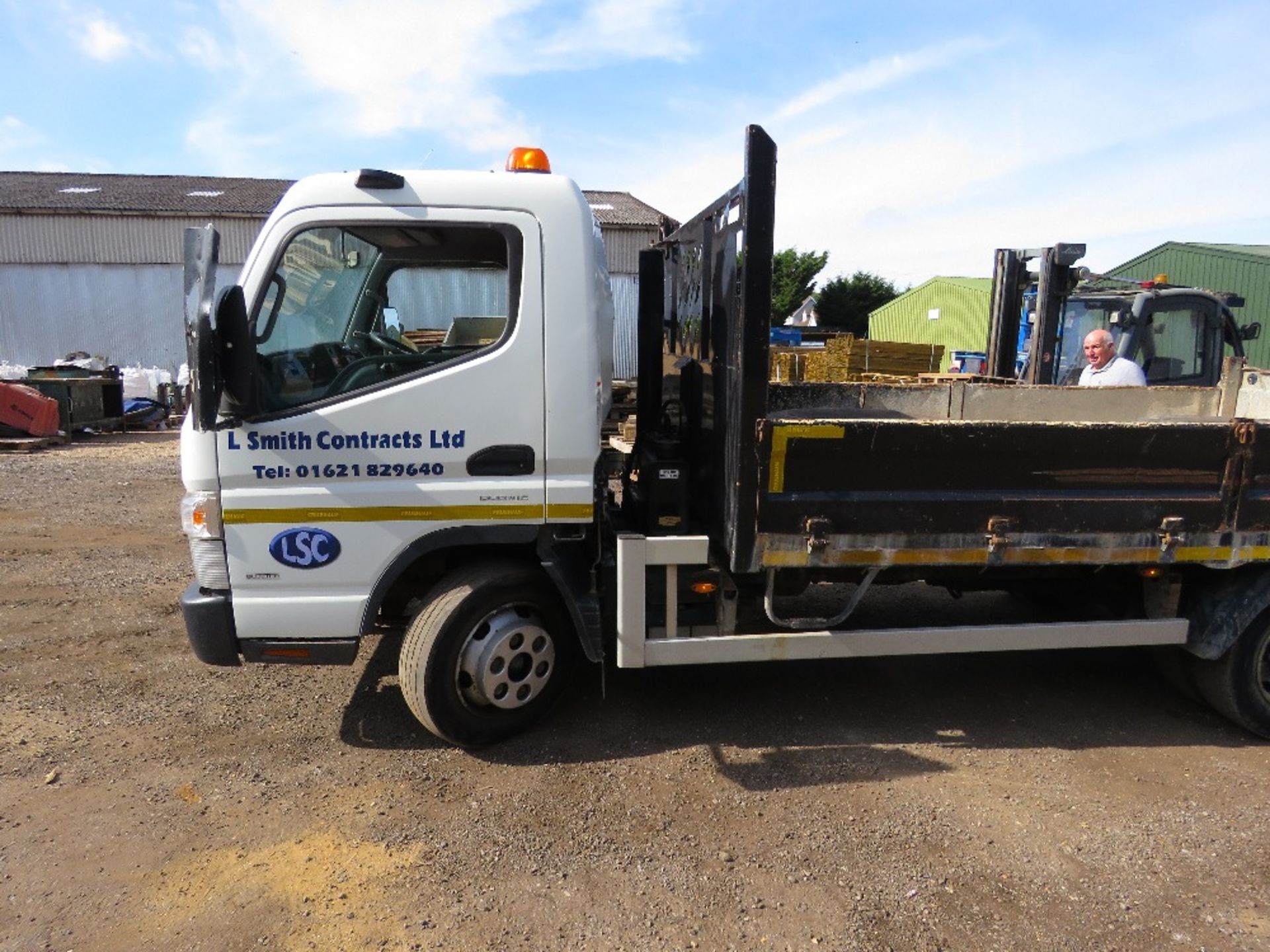 MITSUBISHI CANTER FUSO 7C15 7500KG TIPPER LORRY REG:GN16 HXA. DIRECT FROM LOCAL COMPANY WHO HAVE OWN - Image 7 of 19