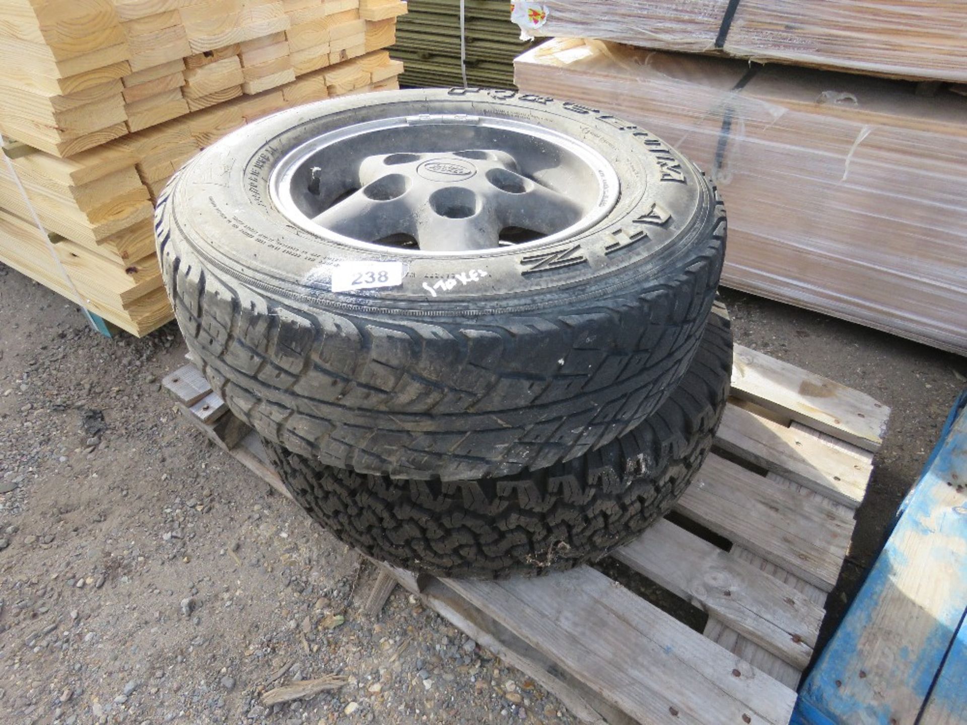 2 X LANDROVER DISCOVERY ALLOY WHEELS AND TYRES. THIS LOT IS SOLD UNDER THE AUCTIONEERS MARGIN SCH