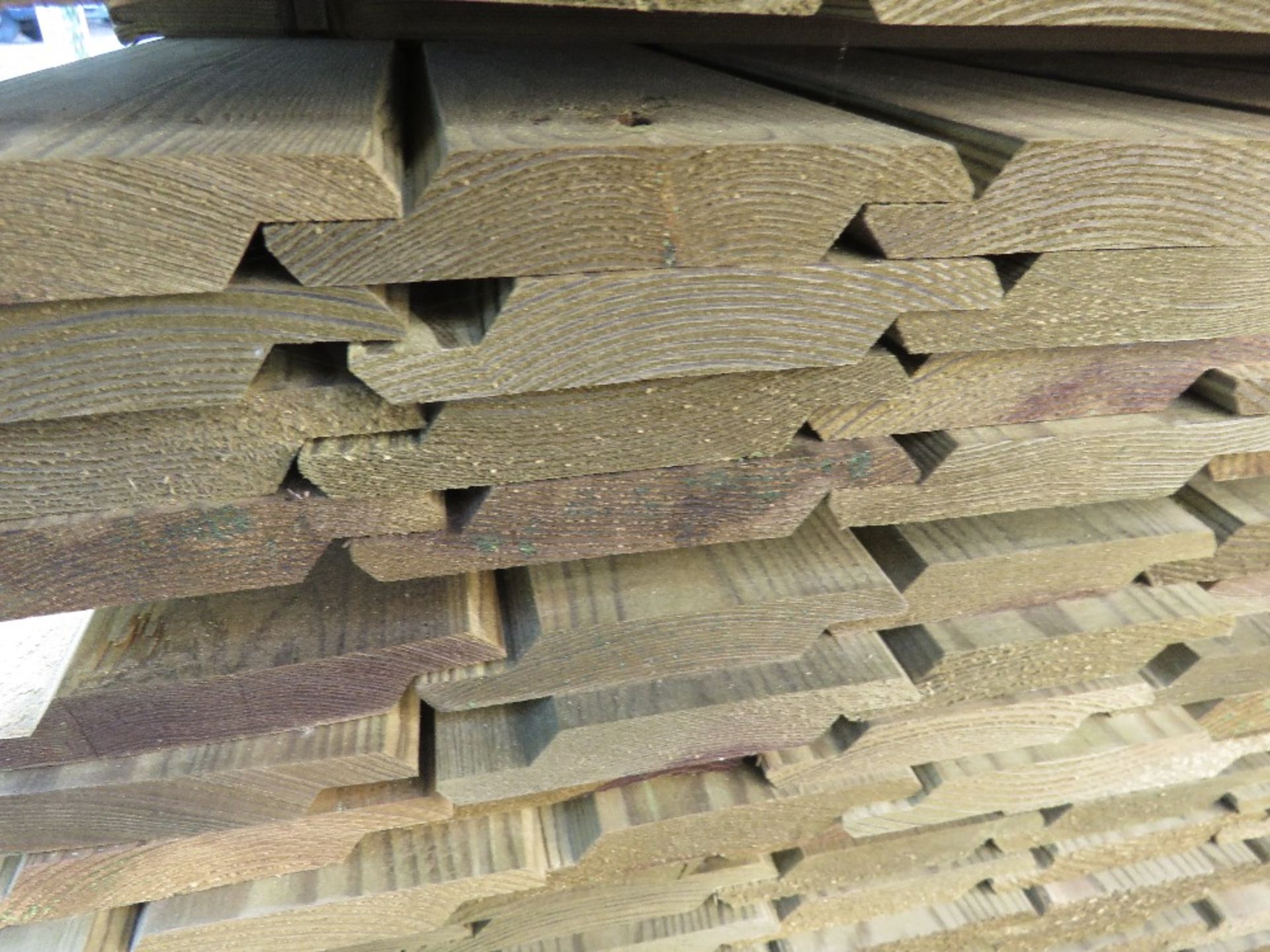 LARGE PACK OF PRESSURE TREATED SHIPLAP FENCE CLADDING TIMBER BOARDS. 1.73M LENGTH X 100MM WIDTH APPR - Image 3 of 3