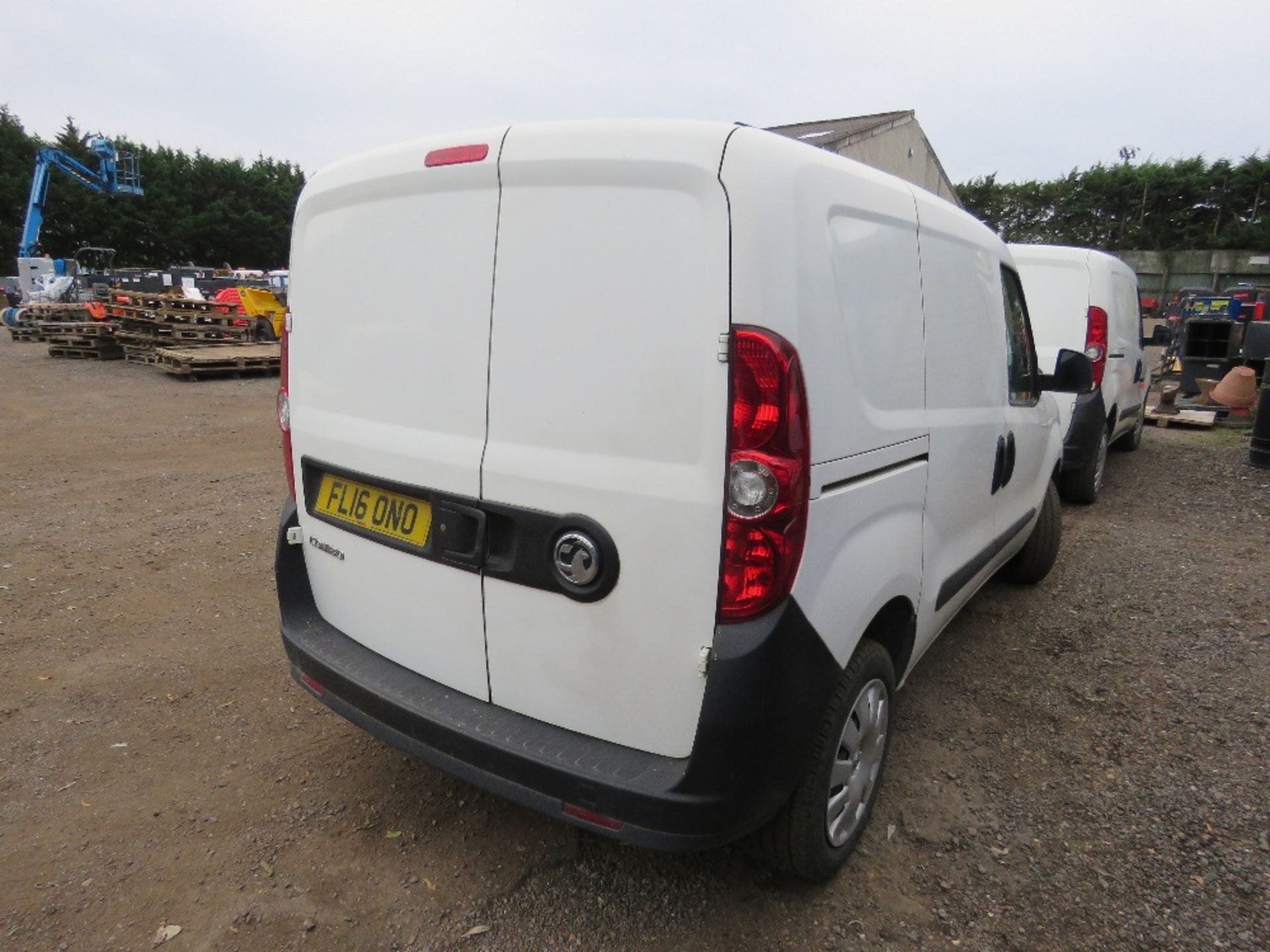 VAUXHALL COMBO L1H1-CDTI FIVE SEATER VAN REG: FL16 ONO. 98, 248 RECORDED MILES. 2 KEYS. WITH V5 (OWN - Image 5 of 21