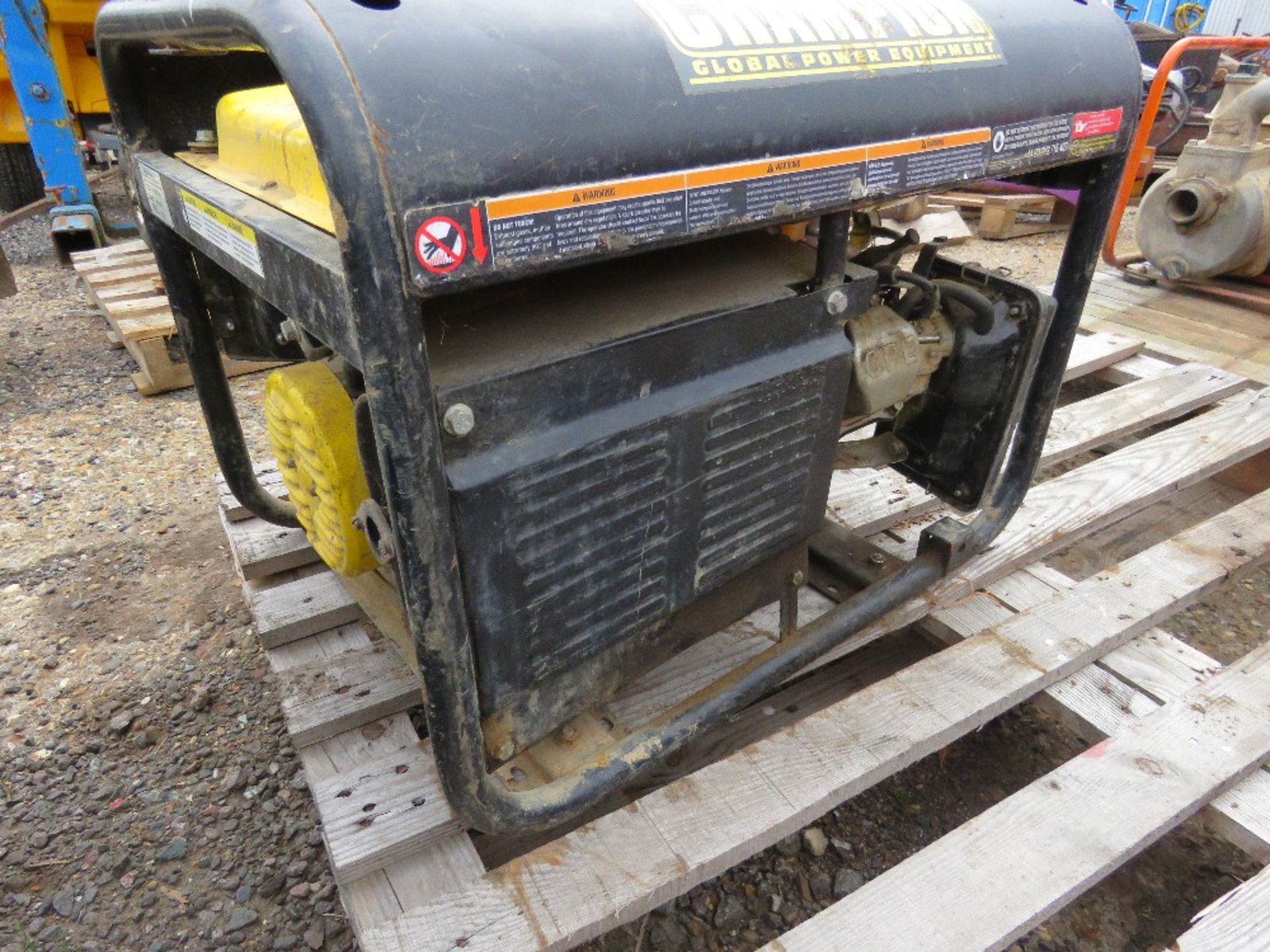 CHAMPION 2800WATT PETROL ENGINED GENERATOR. THIS LOT IS SOLD UNDER THE AUCTIONEERS MARGIN SCHEME, - Image 3 of 3